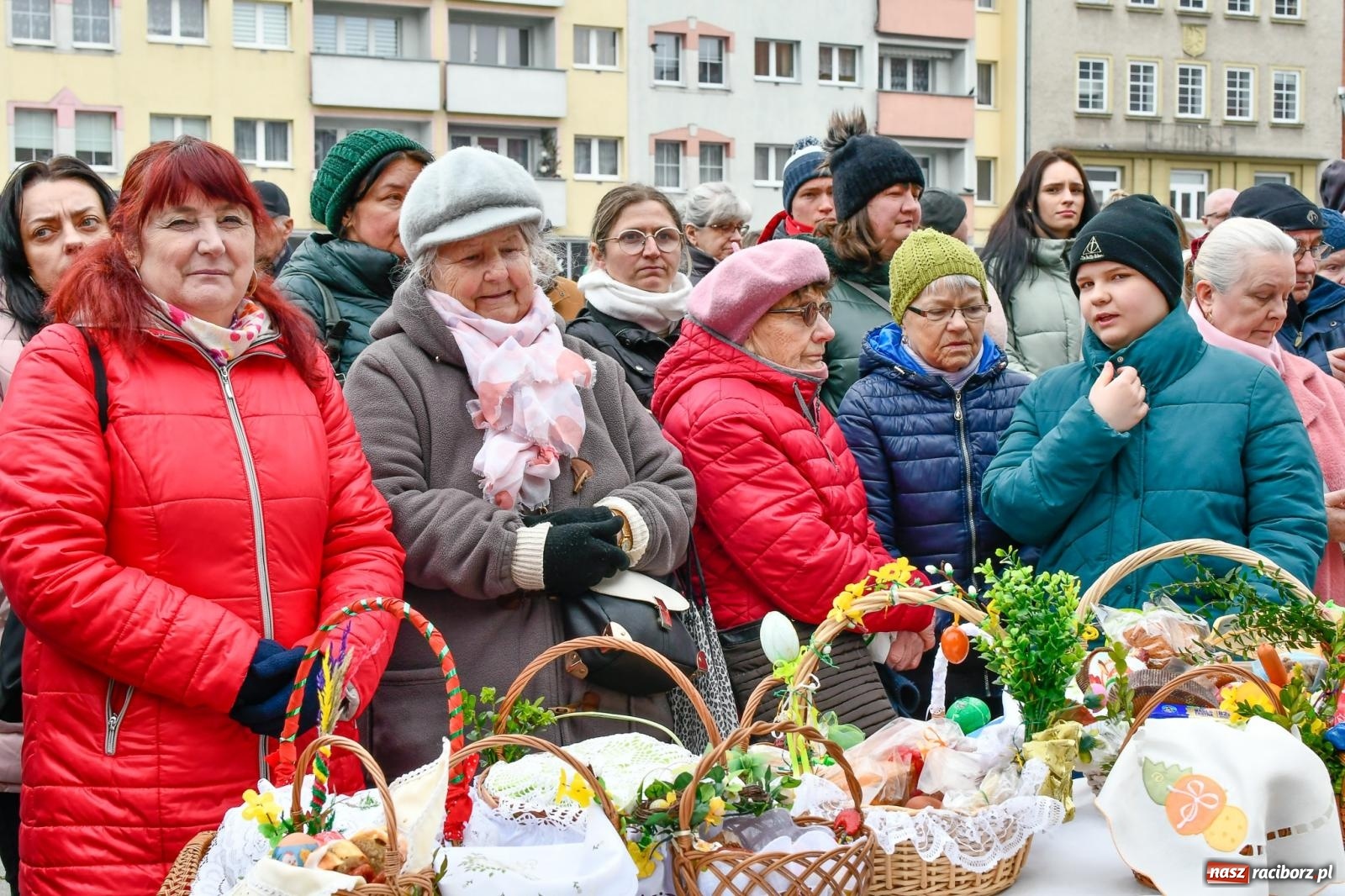 Zdjęcie w galerii na portalu naszraciborz.pl: Raciborskie śniadanie wielkanocne na Rynku [FOTO i WIDEO] wiadomości z regionu