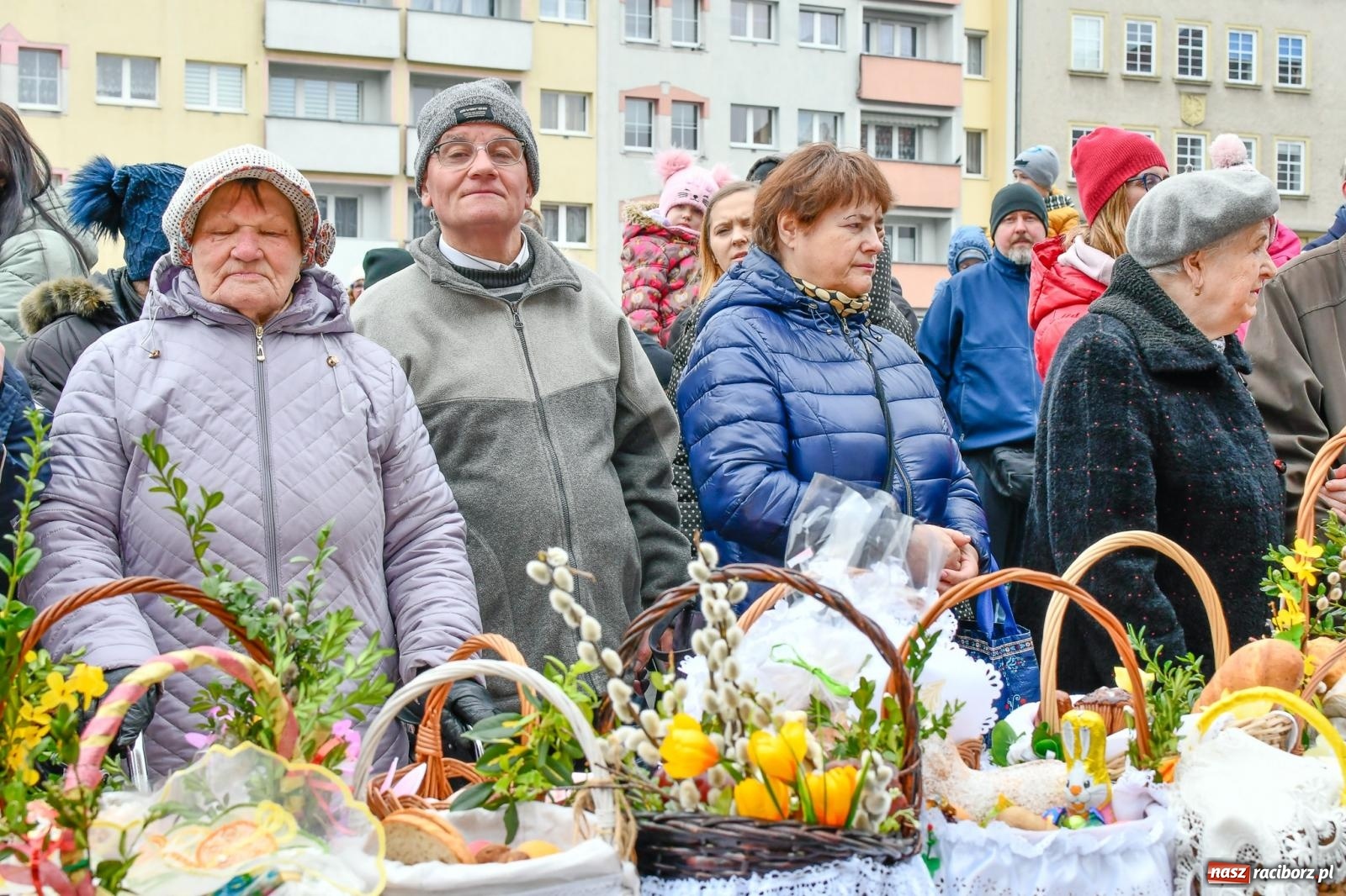 Zdjęcie w galerii na portalu naszraciborz.pl: Raciborskie śniadanie wielkanocne na Rynku [FOTO i WIDEO] wiadomości z regionu