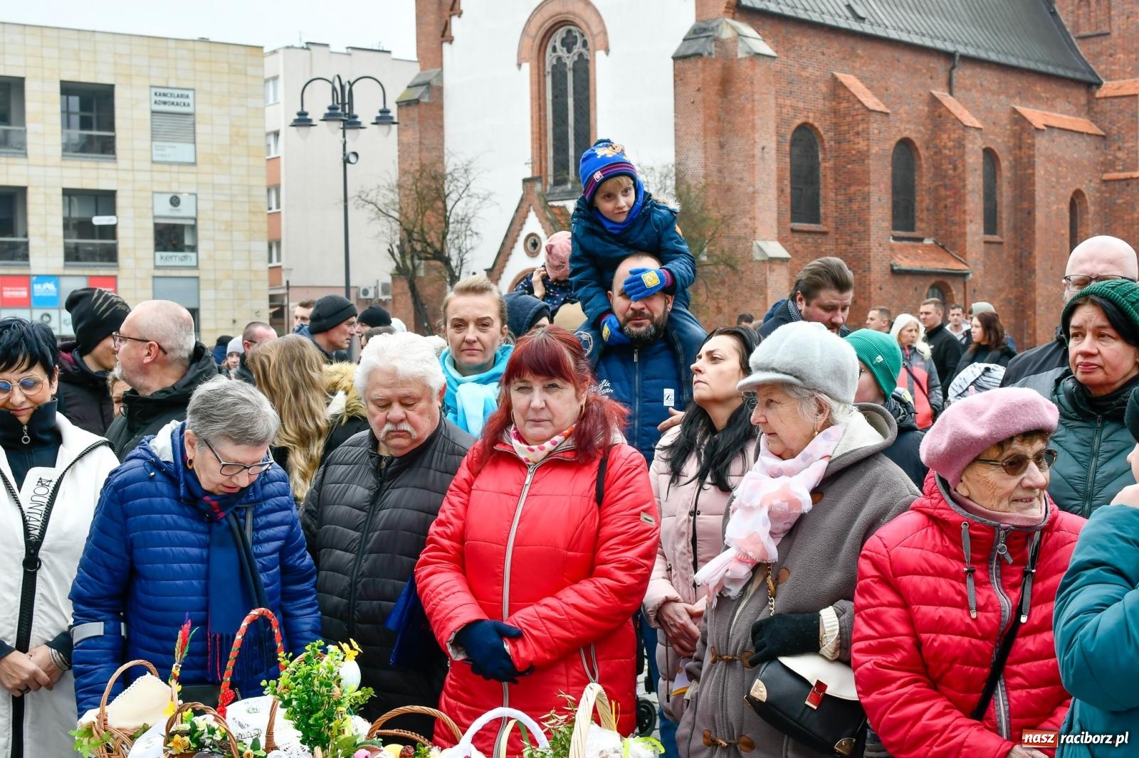 Zdjęcie w galerii na portalu naszraciborz.pl: Raciborskie śniadanie wielkanocne na Rynku [FOTO i WIDEO] wiadomości z regionu