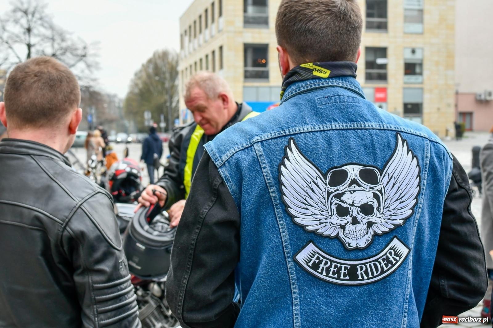 Zdjęcie w galerii na portalu naszraciborz.pl: Raciborskie śniadanie wielkanocne na Rynku [FOTO i WIDEO] wiadomości z regionu