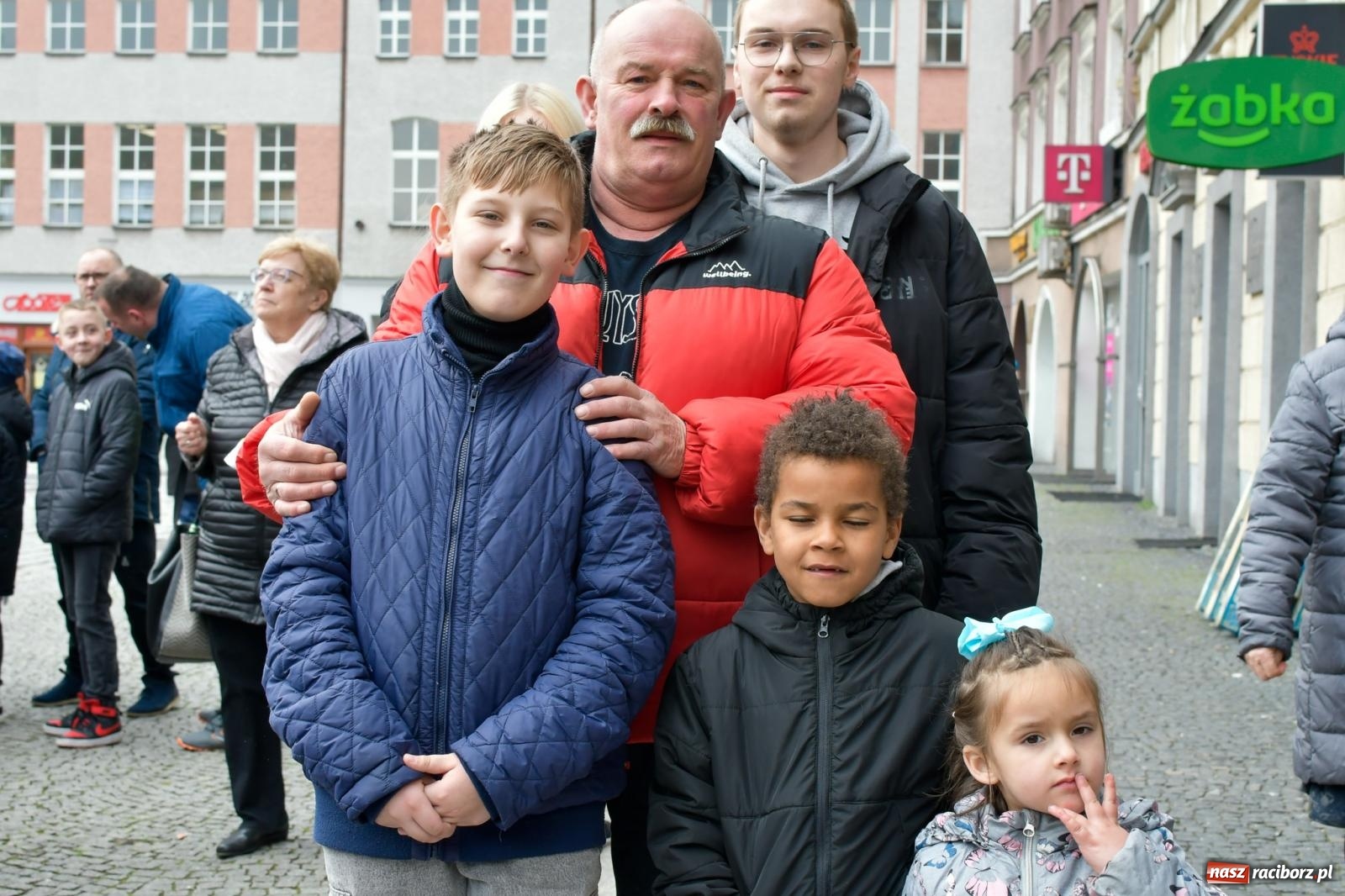 Zdjęcie w galerii na portalu naszraciborz.pl: Raciborskie śniadanie wielkanocne na Rynku [FOTO i WIDEO] wiadomości z regionu
