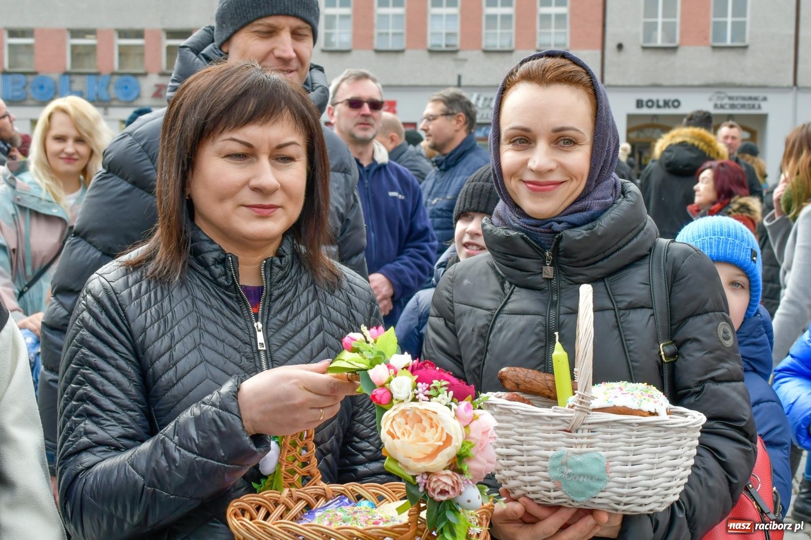 Zdjęcie w galerii na portalu naszraciborz.pl: Raciborskie śniadanie wielkanocne na Rynku [FOTO i WIDEO] wiadomości z regionu