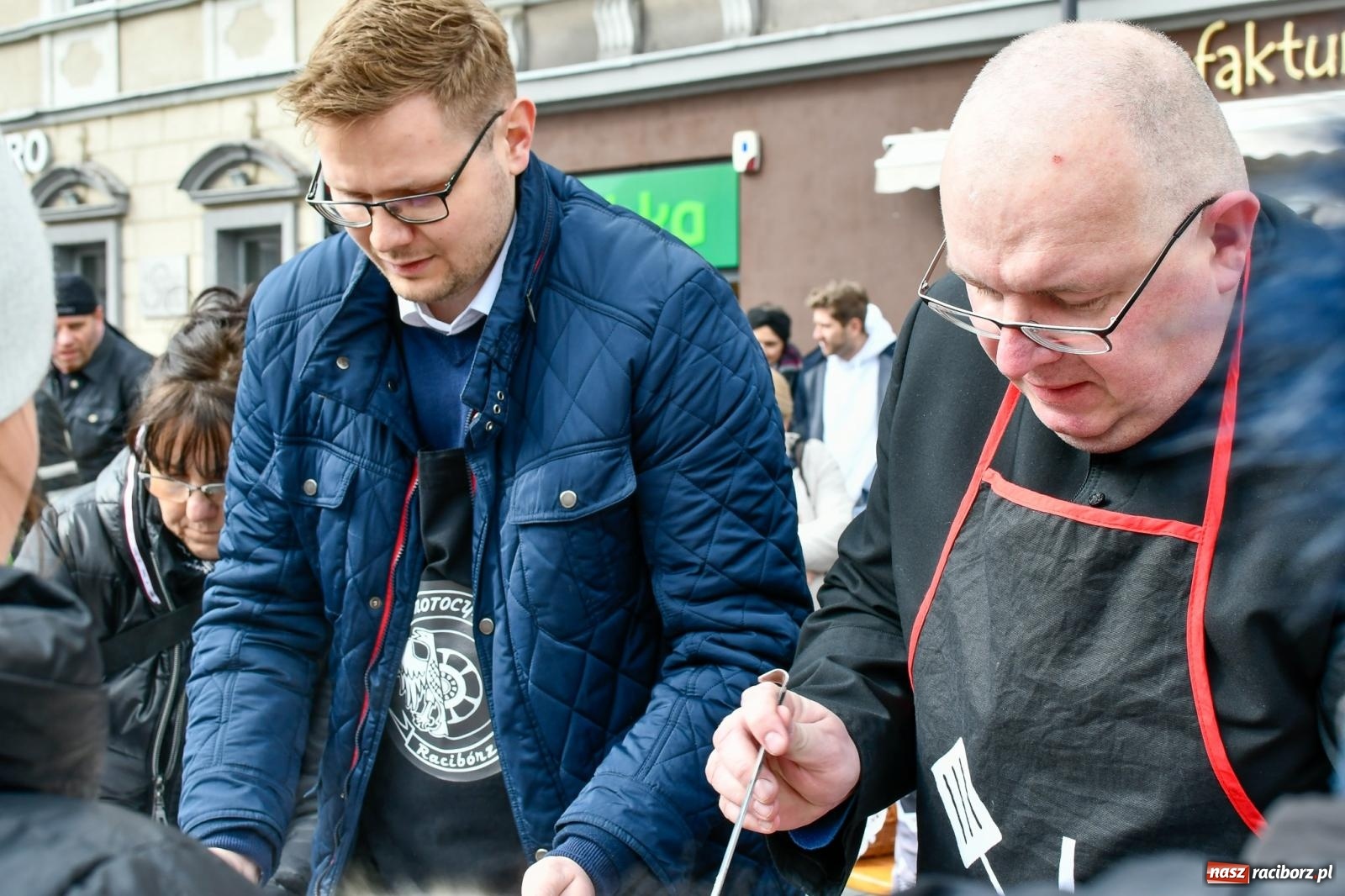 Zdjęcie w galerii na portalu naszraciborz.pl: Raciborskie śniadanie wielkanocne na Rynku [FOTO i WIDEO] wiadomości z regionu