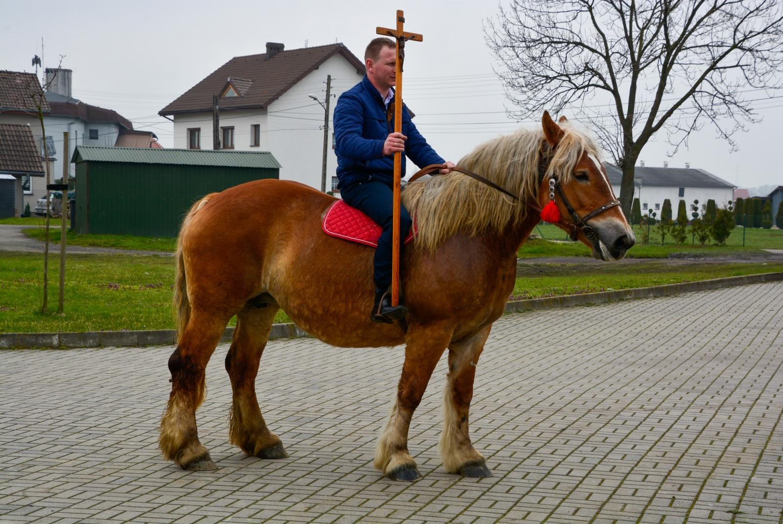 Zdjęcie w galerii na portalu naszraciborz.pl: Jedyna i najmłodsza. Procesja wielkanocna w Zawadzie Książęcej [FOTO i WIDEO] wiadomości z regionu