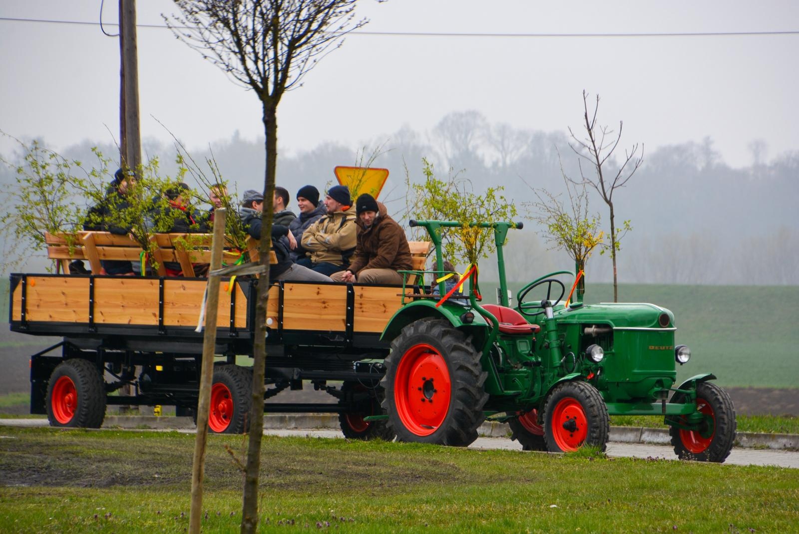 Zdjęcie w galerii na portalu naszraciborz.pl: Jedyna i najmłodsza. Procesja wielkanocna w Zawadzie Książęcej [FOTO i WIDEO] wiadomości z regionu