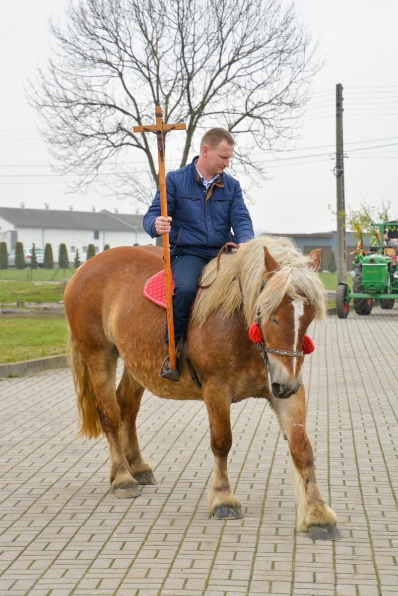 Zdjęcie w galerii na portalu naszraciborz.pl: Jedyna i najmłodsza. Procesja wielkanocna w Zawadzie Książęcej [FOTO i WIDEO] wiadomości z regionu