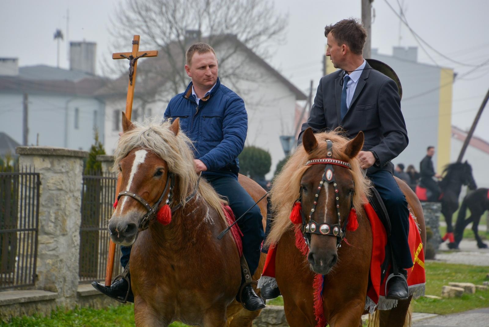 Zdjęcie w galerii na portalu naszraciborz.pl: Jedyna i najmłodsza. Procesja wielkanocna w Zawadzie Książęcej [FOTO i WIDEO] wiadomości z regionu