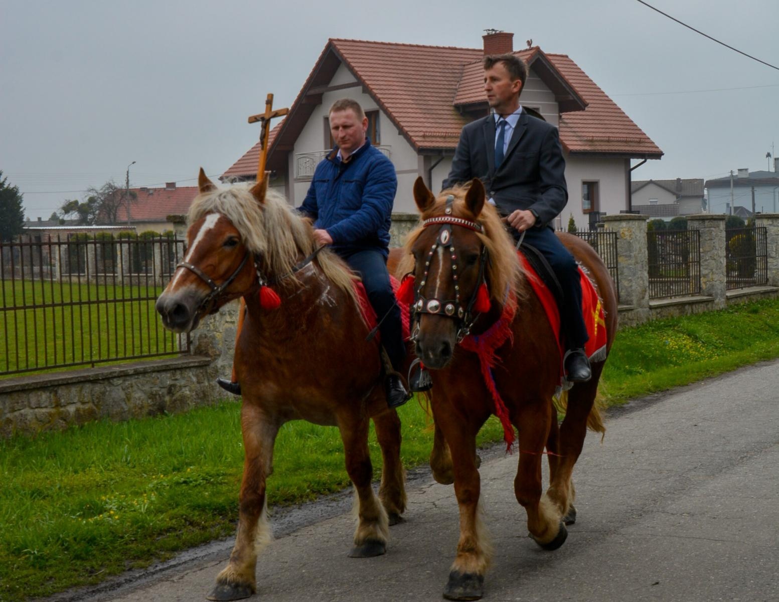 Zdjęcie w galerii na portalu naszraciborz.pl: Jedyna i najmłodsza. Procesja wielkanocna w Zawadzie Książęcej [FOTO i WIDEO] wiadomości z regionu