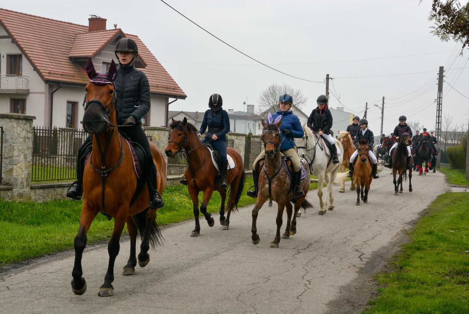 Zdjęcie w galerii na portalu naszraciborz.pl: Jedyna i najmłodsza. Procesja wielkanocna w Zawadzie Książęcej [FOTO i WIDEO] wiadomości z regionu