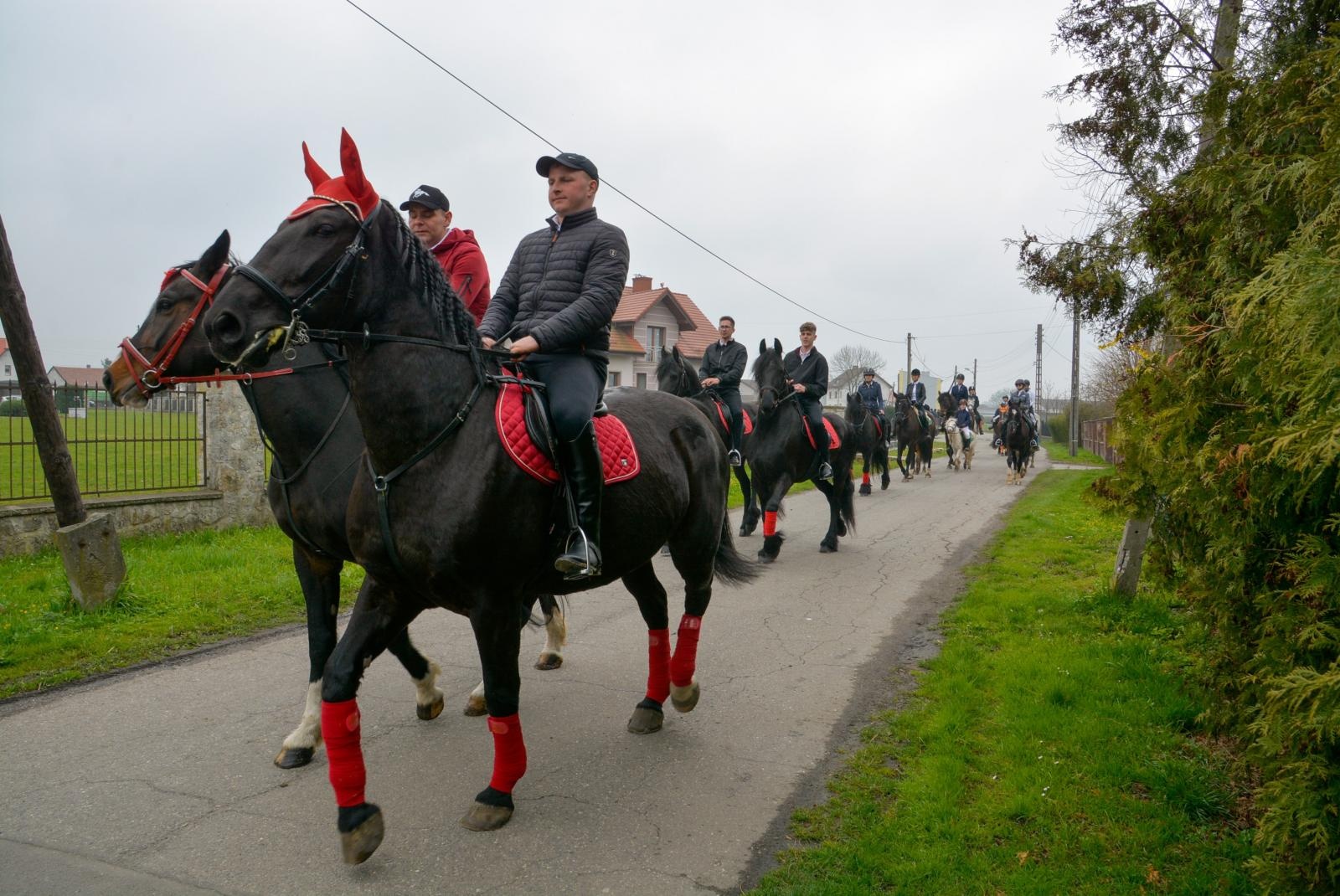 Zdjęcie w galerii na portalu naszraciborz.pl: Jedyna i najmłodsza. Procesja wielkanocna w Zawadzie Książęcej [FOTO i WIDEO] wiadomości z regionu
