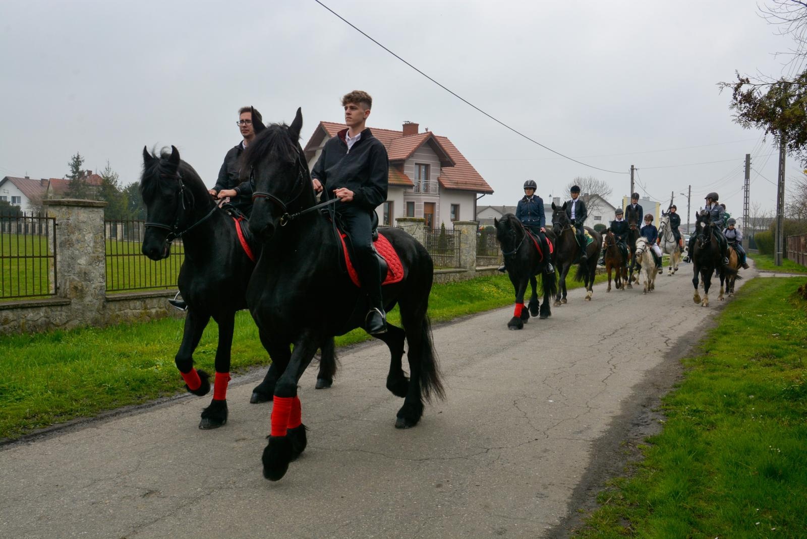 Zdjęcie w galerii na portalu naszraciborz.pl: Jedyna i najmłodsza. Procesja wielkanocna w Zawadzie Książęcej [FOTO i WIDEO] wiadomości z regionu
