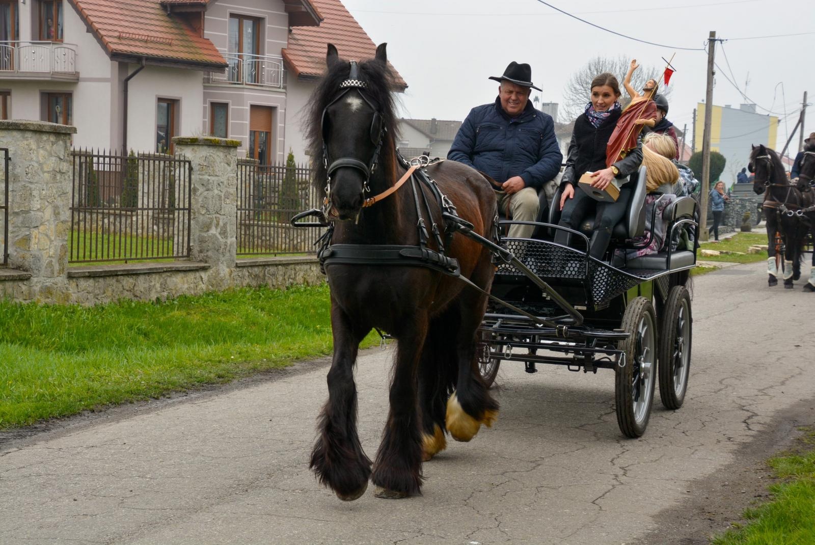 Zdjęcie w galerii na portalu naszraciborz.pl: Jedyna i najmłodsza. Procesja wielkanocna w Zawadzie Książęcej [FOTO i WIDEO] wiadomości z regionu