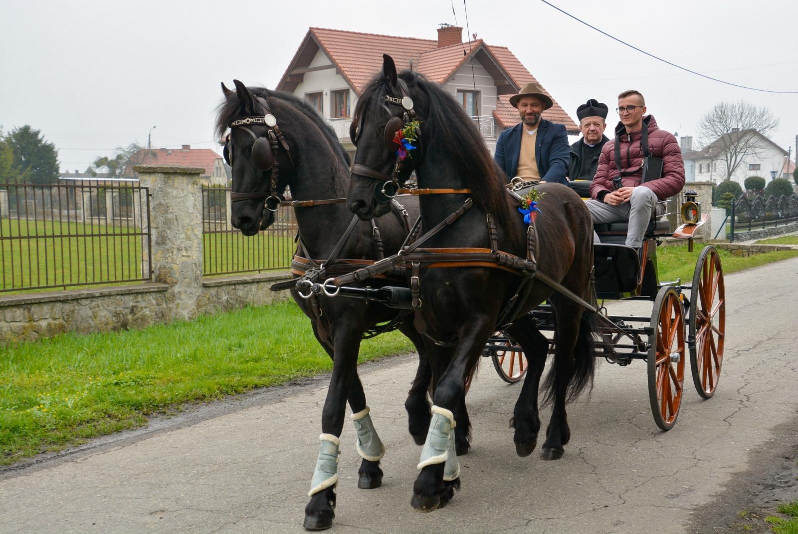 Zdjęcie w galerii na portalu naszraciborz.pl: Jedyna i najmłodsza. Procesja wielkanocna w Zawadzie Książęcej [FOTO i WIDEO] wiadomości z regionu
