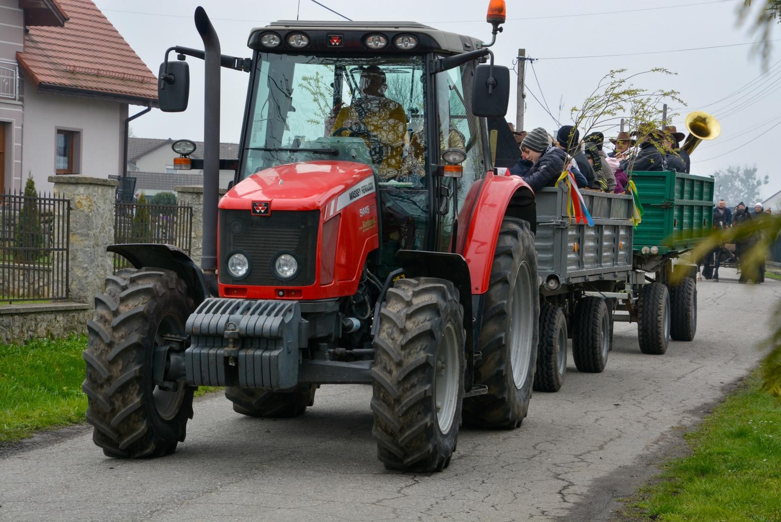 Zdjęcie w galerii na portalu naszraciborz.pl: Jedyna i najmłodsza. Procesja wielkanocna w Zawadzie Książęcej [FOTO i WIDEO] wiadomości z regionu