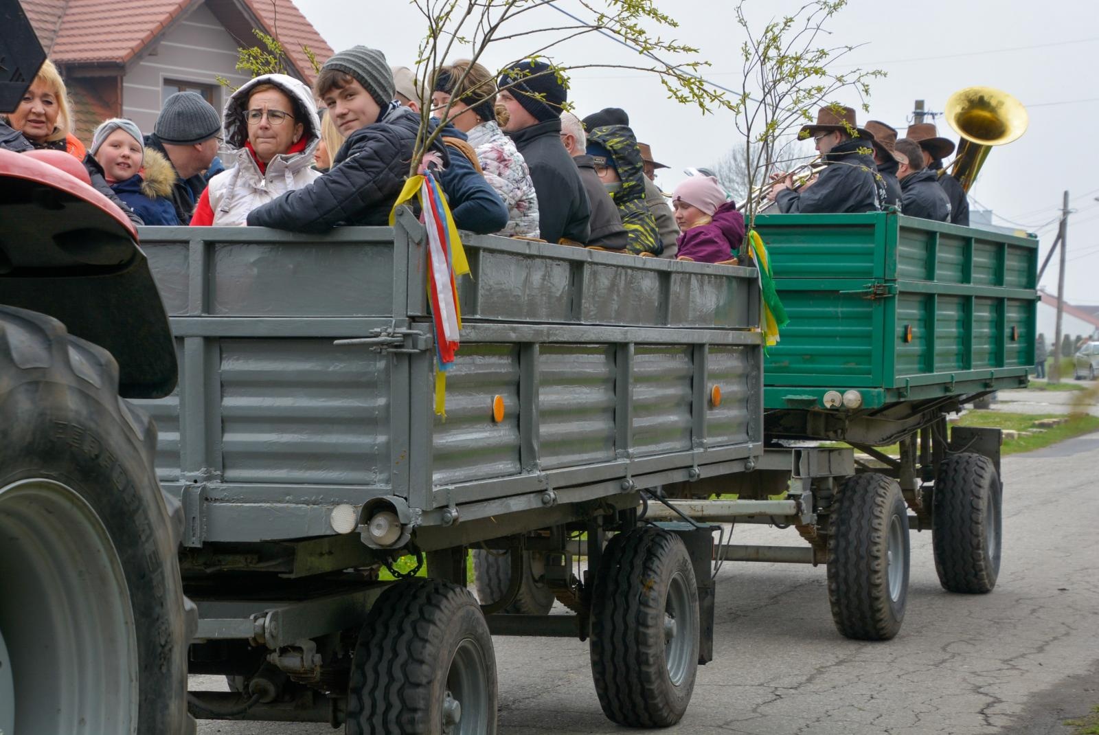 Zdjęcie w galerii na portalu naszraciborz.pl: Jedyna i najmłodsza. Procesja wielkanocna w Zawadzie Książęcej [FOTO i WIDEO] wiadomości z regionu