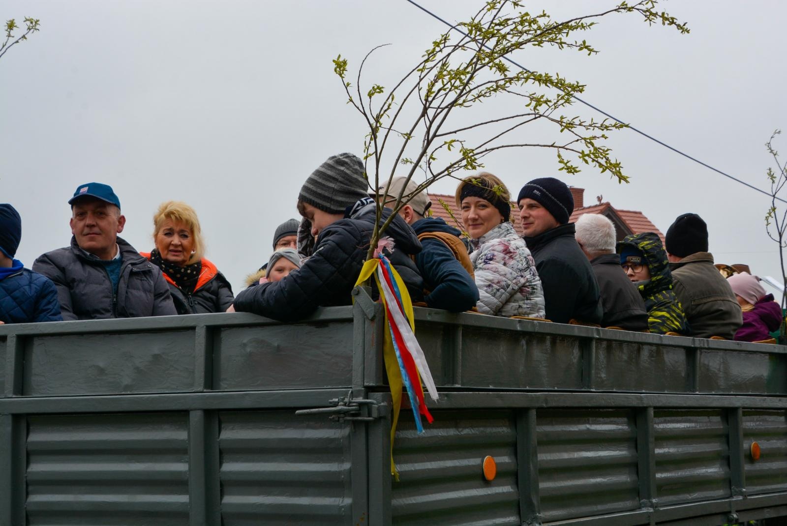 Zdjęcie w galerii na portalu naszraciborz.pl: Jedyna i najmłodsza. Procesja wielkanocna w Zawadzie Książęcej [FOTO i WIDEO] wiadomości z regionu