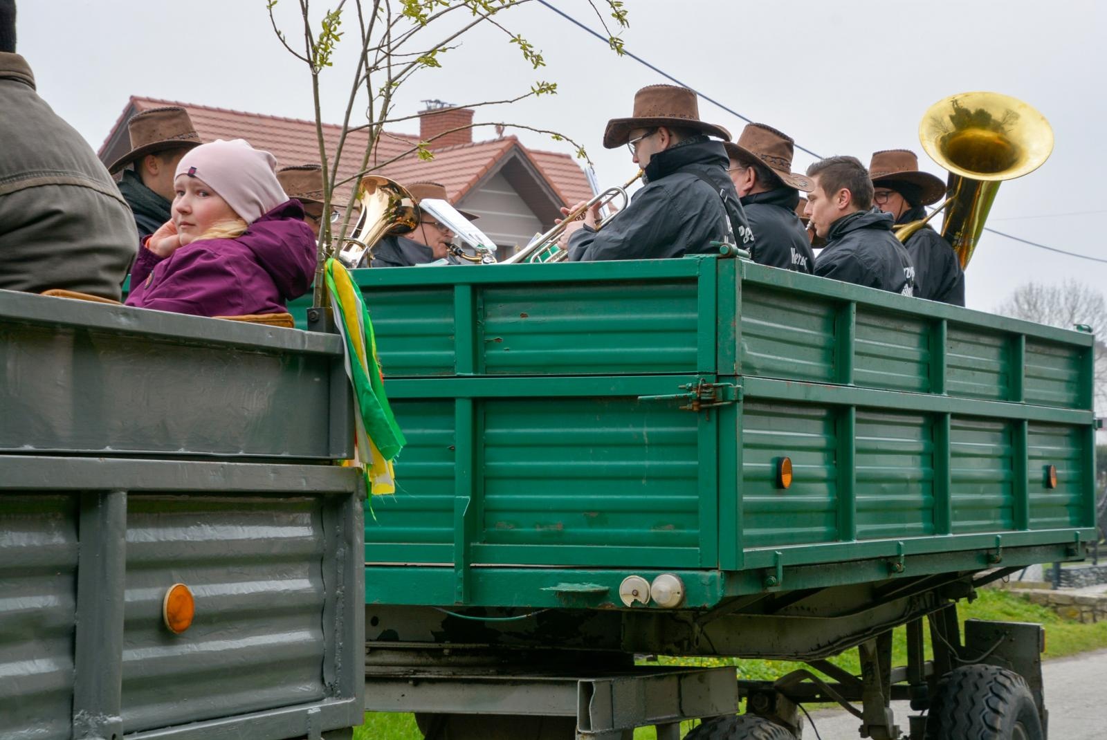 Zdjęcie w galerii na portalu naszraciborz.pl: Jedyna i najmłodsza. Procesja wielkanocna w Zawadzie Książęcej [FOTO i WIDEO] wiadomości z regionu