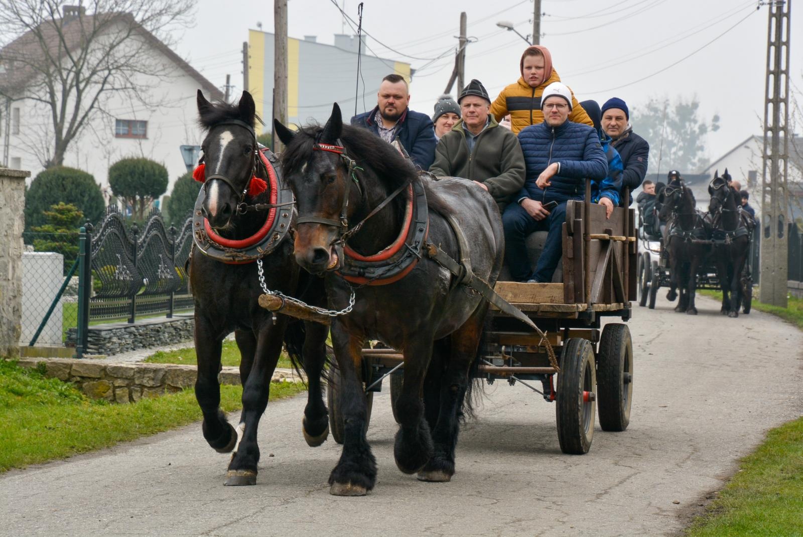 Zdjęcie w galerii na portalu naszraciborz.pl: Jedyna i najmłodsza. Procesja wielkanocna w Zawadzie Książęcej [FOTO i WIDEO] wiadomości z regionu