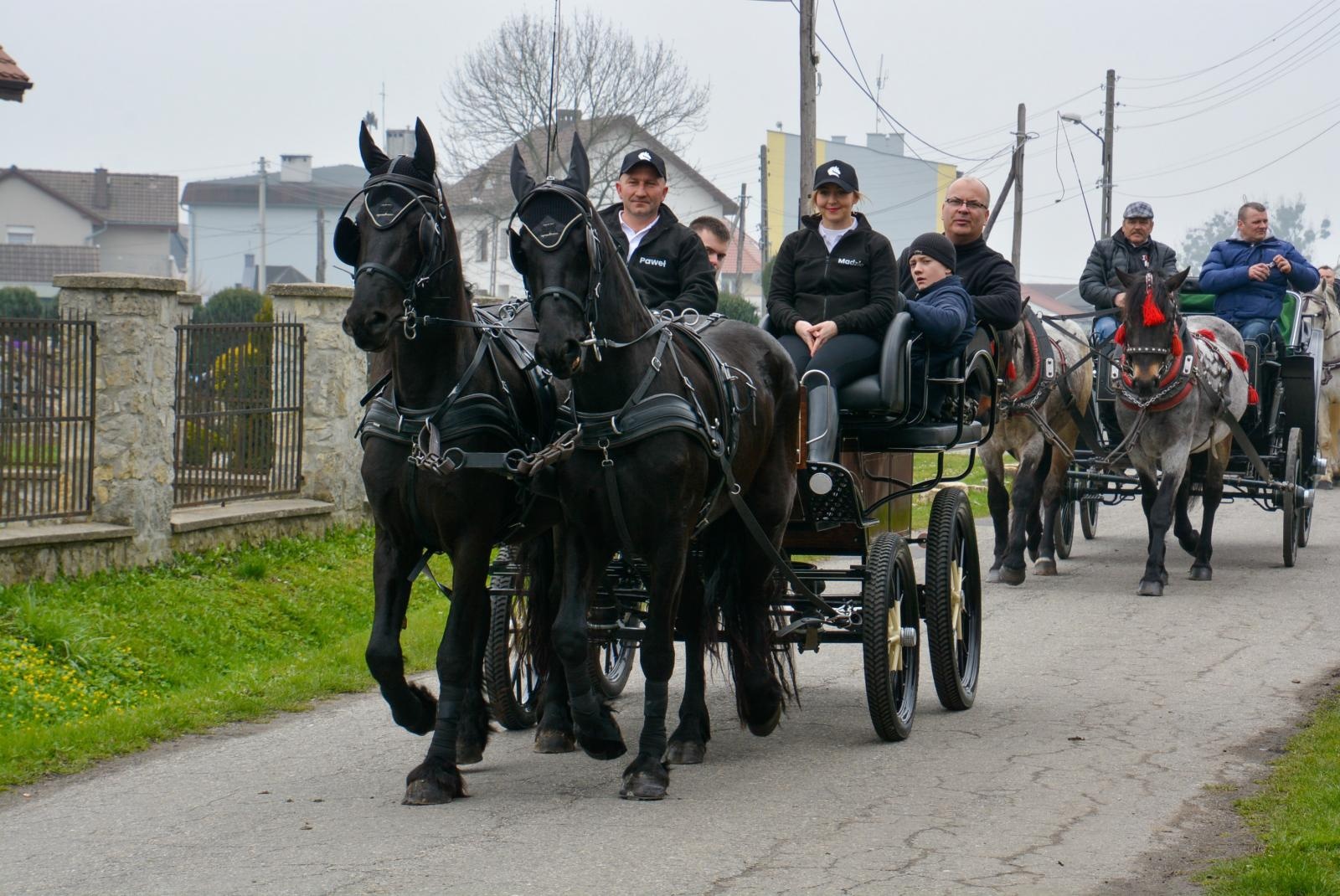 Zdjęcie w galerii na portalu naszraciborz.pl: Jedyna i najmłodsza. Procesja wielkanocna w Zawadzie Książęcej [FOTO i WIDEO] wiadomości z regionu