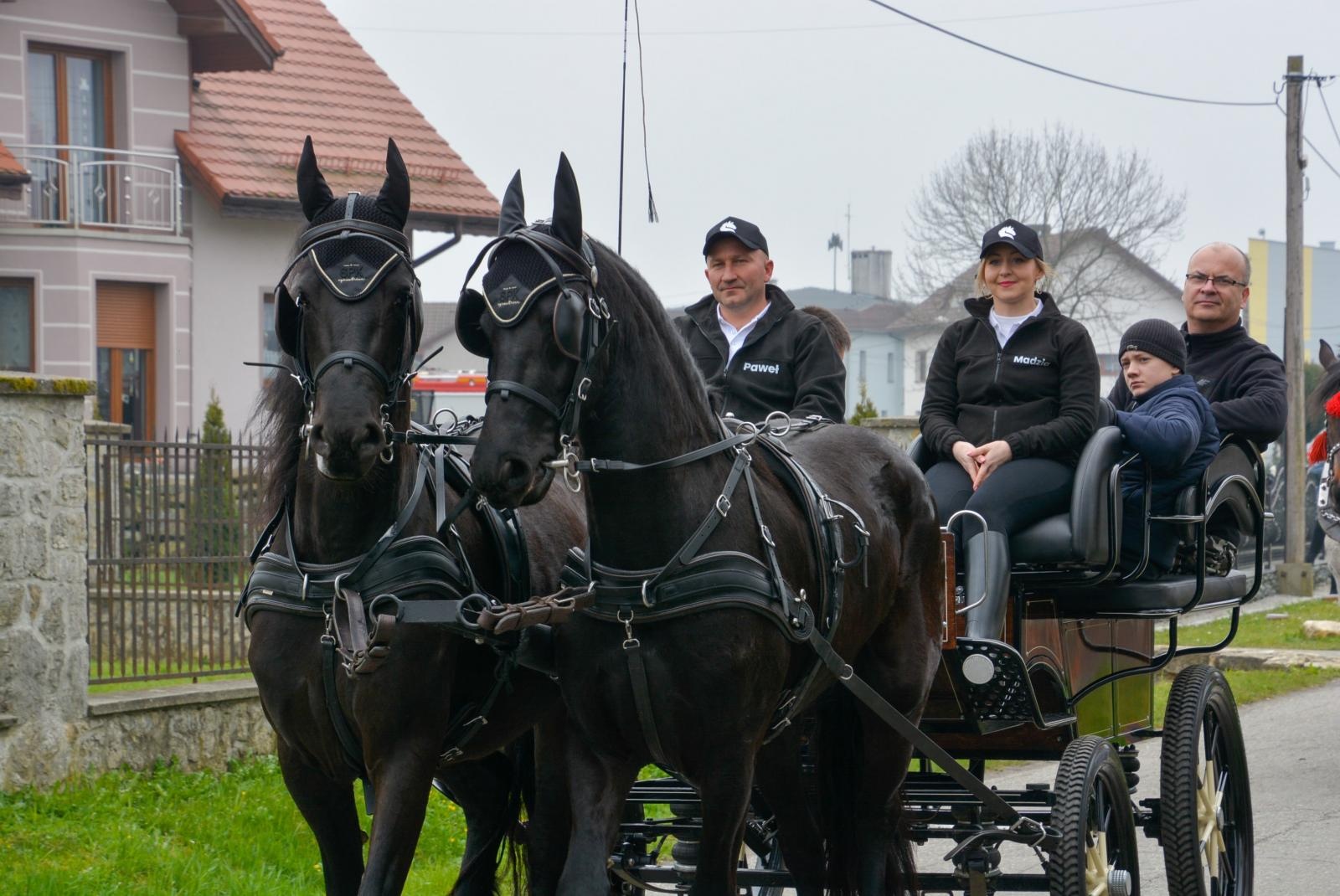 Zdjęcie w galerii na portalu naszraciborz.pl: Jedyna i najmłodsza. Procesja wielkanocna w Zawadzie Książęcej [FOTO i WIDEO] wiadomości z regionu