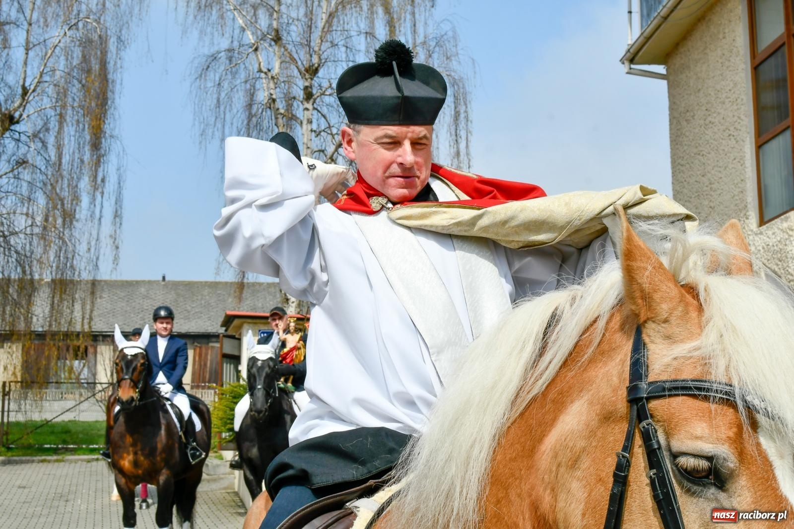 Zdjęcie w galerii na portalu naszraciborz.pl: Procesja wielkanocna w Pietrowicach Wielkich. Obrzęd religijny i dziedzictwo kulturowe [FOTO i WIDEO] wiadomości z regionu