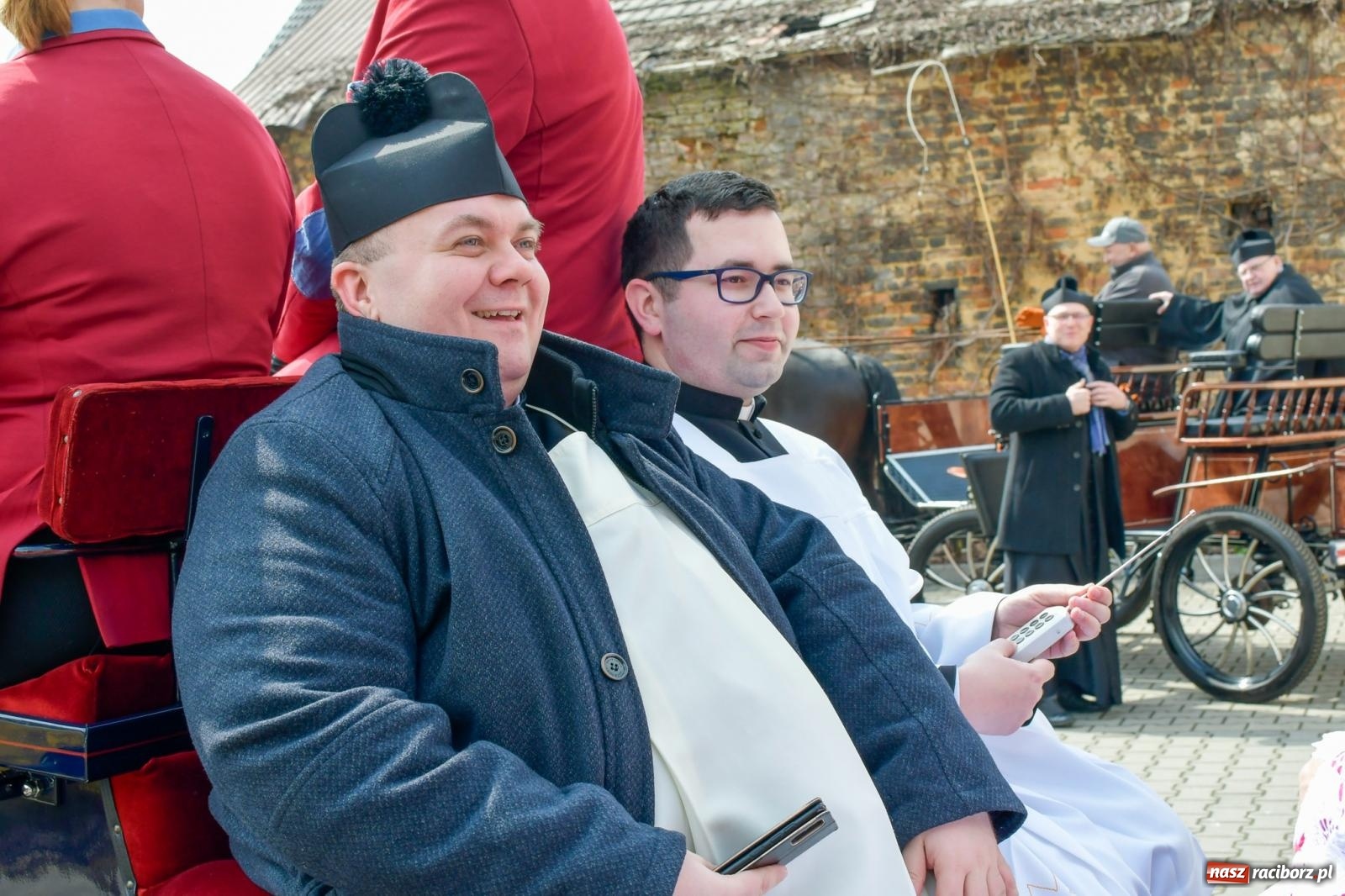 Zdjęcie w galerii na portalu naszraciborz.pl: Procesja wielkanocna w Pietrowicach Wielkich. Obrzęd religijny i dziedzictwo kulturowe [FOTO i WIDEO] wiadomości z regionu
