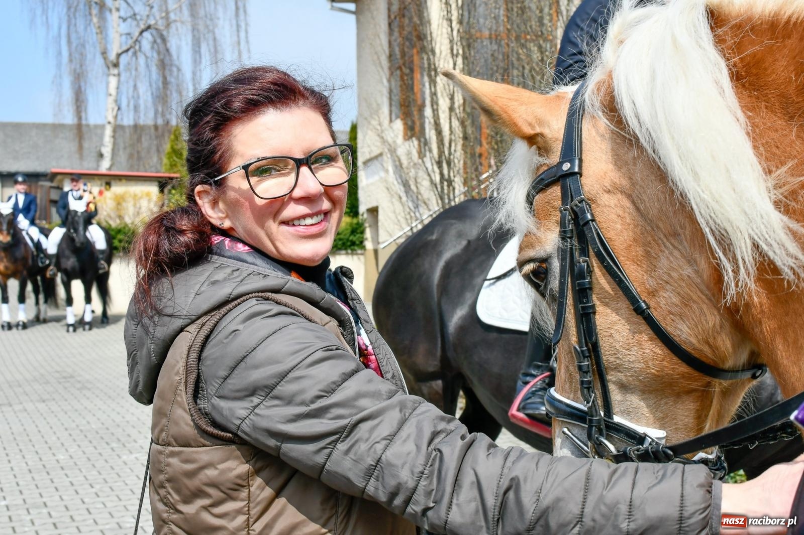 Zdjęcie w galerii na portalu naszraciborz.pl: Procesja wielkanocna w Pietrowicach Wielkich. Obrzęd religijny i dziedzictwo kulturowe [FOTO i WIDEO] wiadomości z regionu