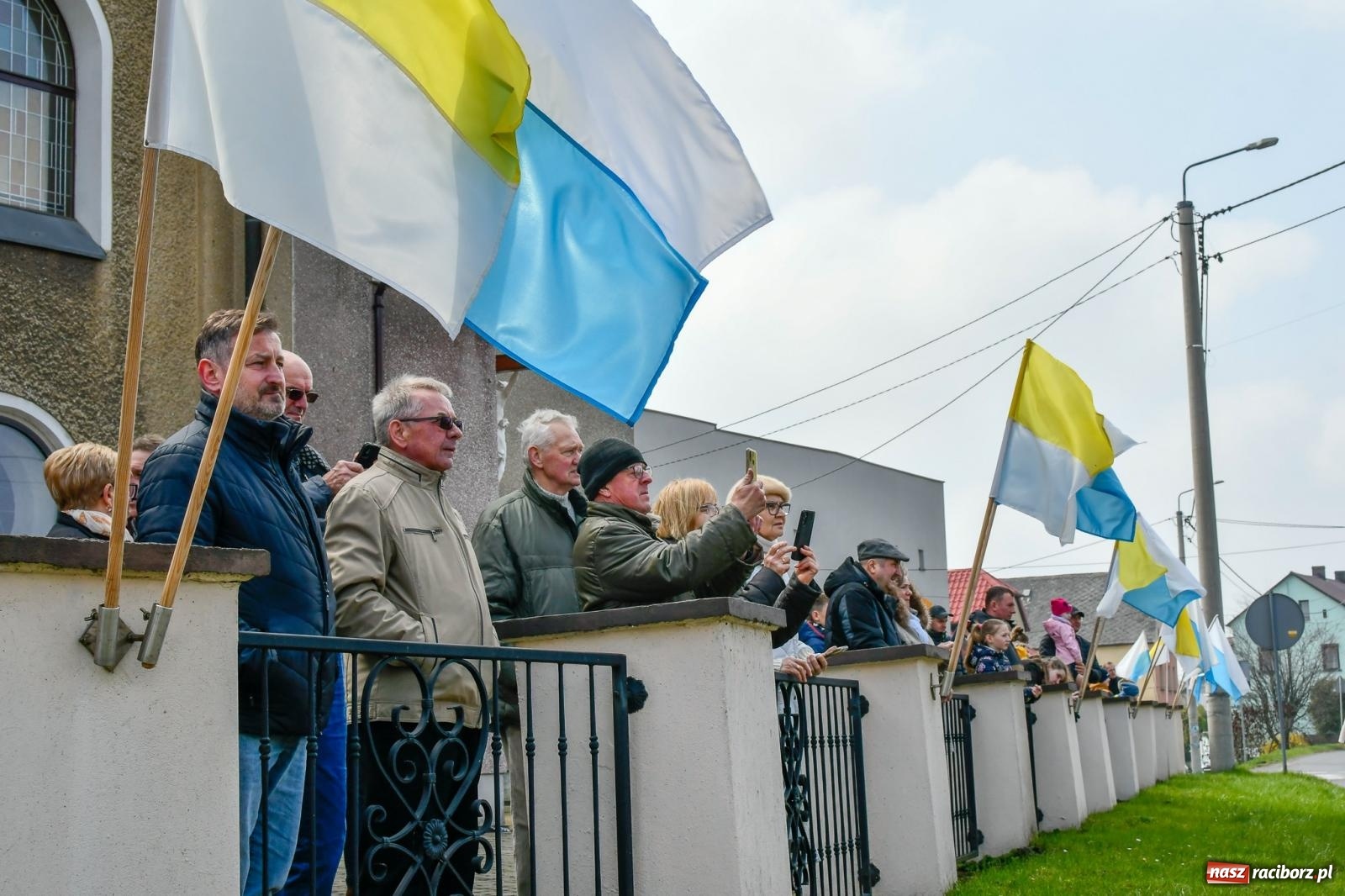 Zdjęcie w galerii na portalu naszraciborz.pl: Procesja wielkanocna w Pietrowicach Wielkich. Obrzęd religijny i dziedzictwo kulturowe [FOTO i WIDEO] wiadomości z regionu