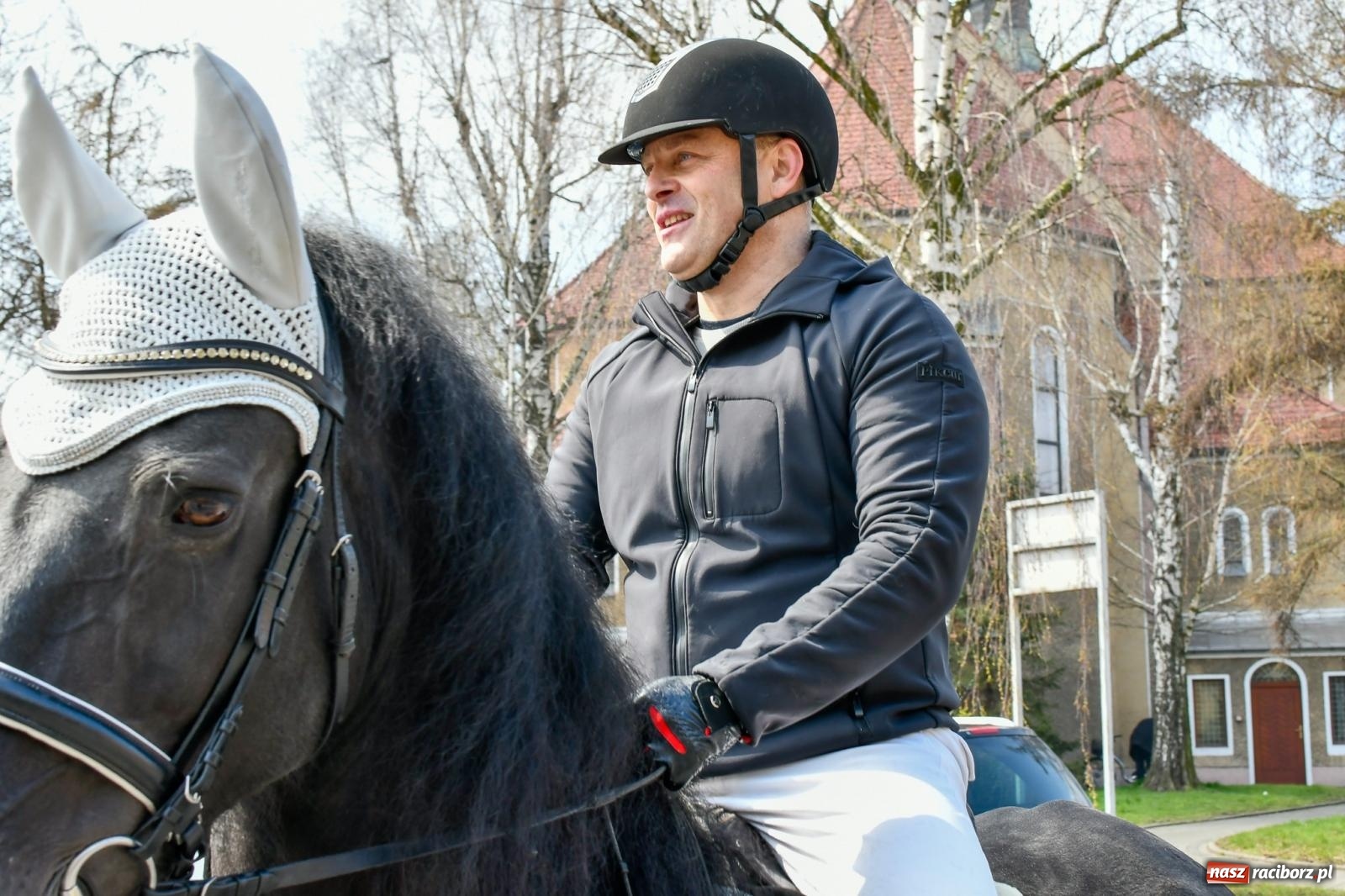 Zdjęcie w galerii na portalu naszraciborz.pl: Procesja wielkanocna w Pietrowicach Wielkich. Obrzęd religijny i dziedzictwo kulturowe [FOTO i WIDEO] wiadomości z regionu