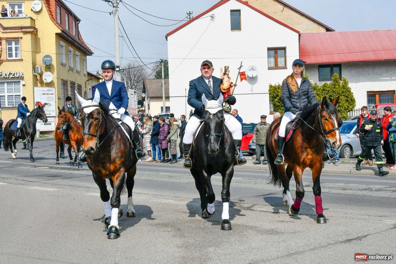 Zdjęcie w galerii na portalu naszraciborz.pl: Procesja wielkanocna w Pietrowicach Wielkich. Obrzęd religijny i dziedzictwo kulturowe [FOTO i WIDEO] wiadomości z regionu