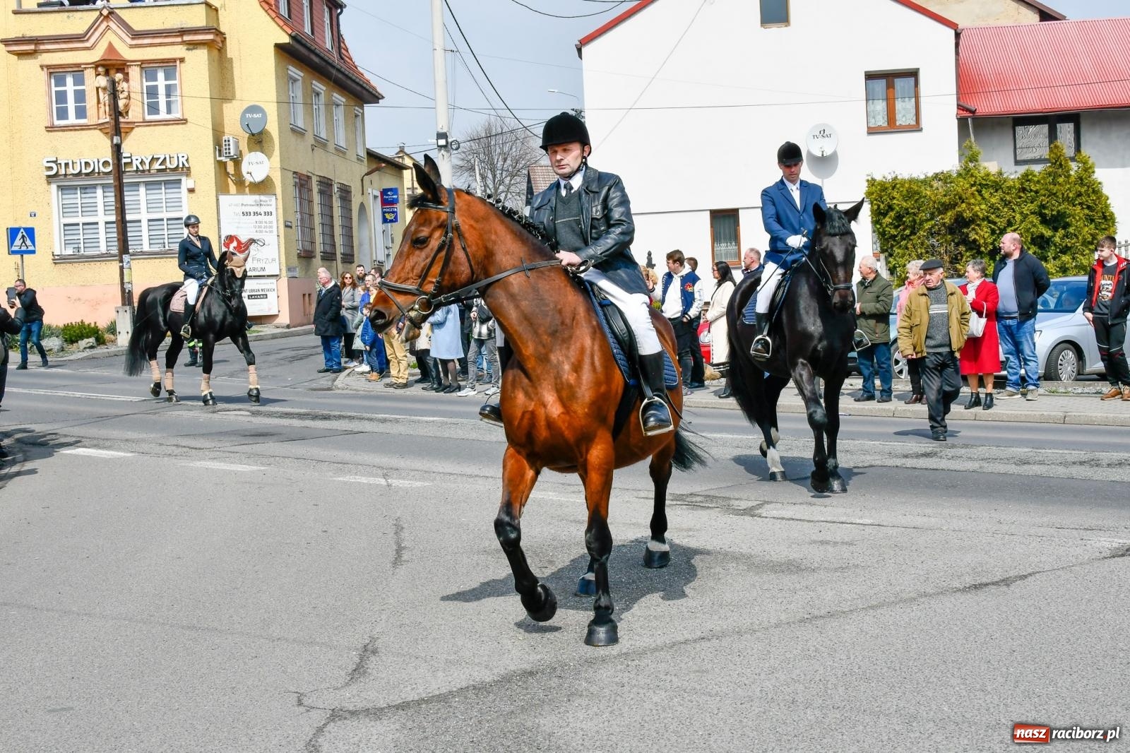 Zdjęcie w galerii na portalu naszraciborz.pl: Procesja wielkanocna w Pietrowicach Wielkich. Obrzęd religijny i dziedzictwo kulturowe [FOTO i WIDEO] wiadomości z regionu