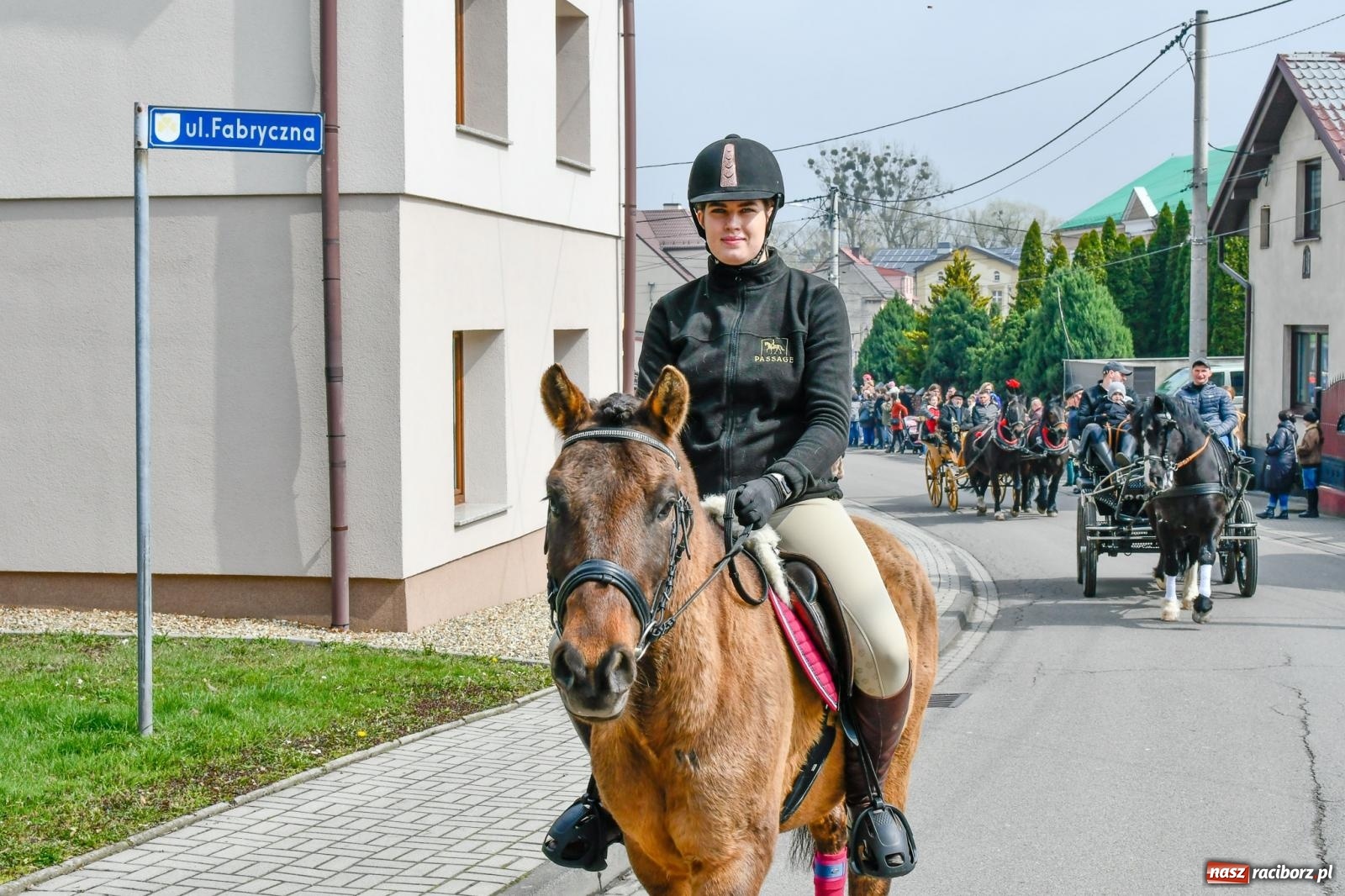 Zdjęcie w galerii na portalu naszraciborz.pl: Procesja wielkanocna w Pietrowicach Wielkich. Obrzęd religijny i dziedzictwo kulturowe [FOTO i WIDEO] wiadomości z regionu