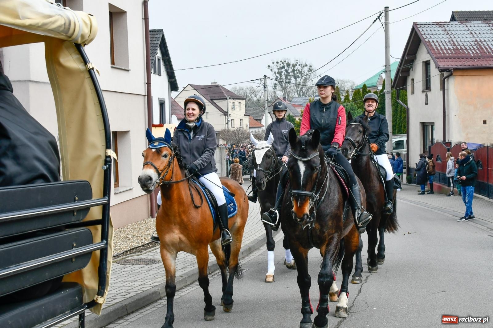Zdjęcie w galerii na portalu naszraciborz.pl: Procesja wielkanocna w Pietrowicach Wielkich. Obrzęd religijny i dziedzictwo kulturowe [FOTO i WIDEO] wiadomości z regionu