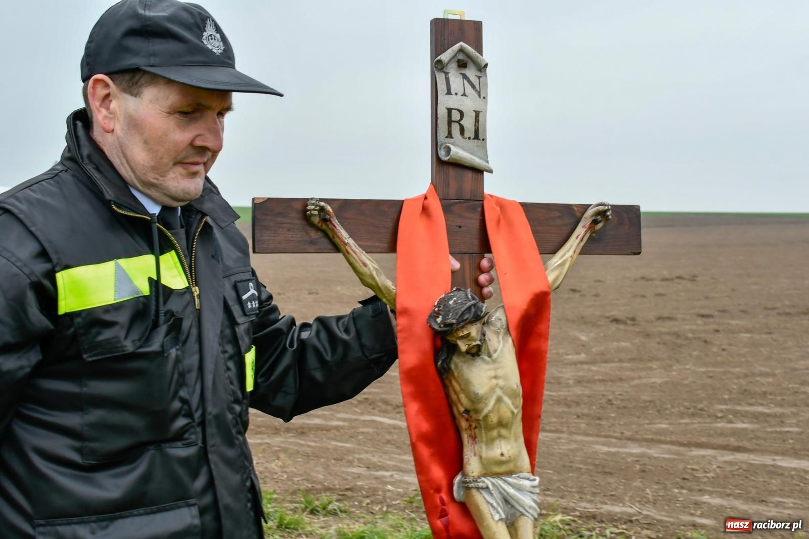 Zdjęcie w galerii na portalu naszraciborz.pl: Procesja wielkanocna w Bieńkowicach. Rajtowanie z średniowiecznym rodowodem [FOTO i WIDEO] wiadomości z regionu