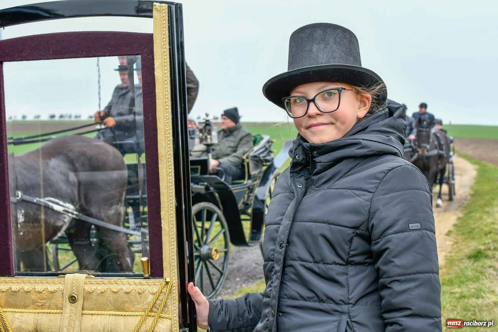 Zdjęcie w galerii na portalu naszraciborz.pl: Procesja wielkanocna w Bieńkowicach. Rajtowanie z średniowiecznym rodowodem [FOTO i WIDEO] wiadomości z regionu
