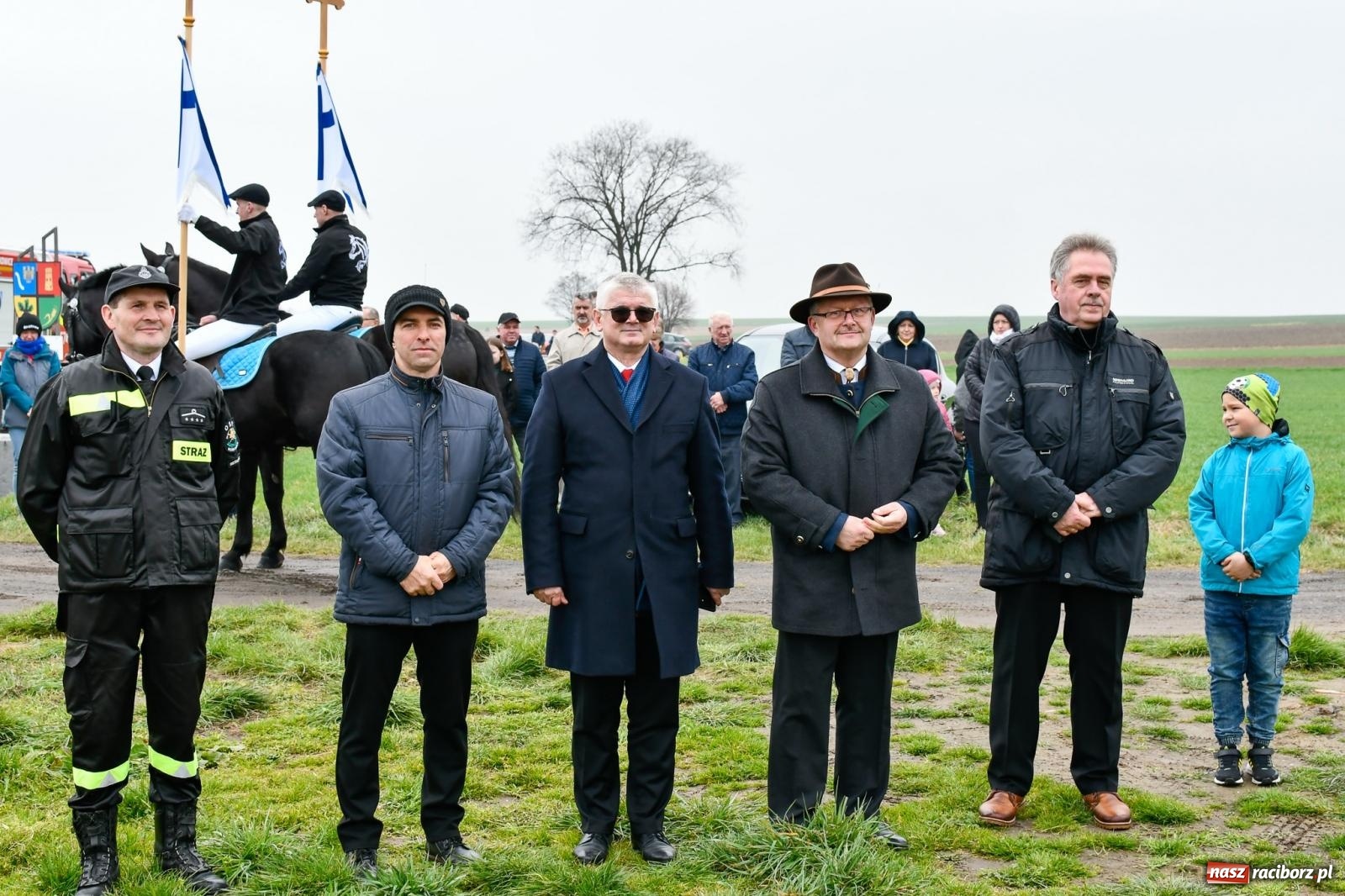 Zdjęcie w galerii na portalu naszraciborz.pl: Procesja wielkanocna w Bieńkowicach. Rajtowanie z średniowiecznym rodowodem [FOTO i WIDEO] wiadomości z regionu