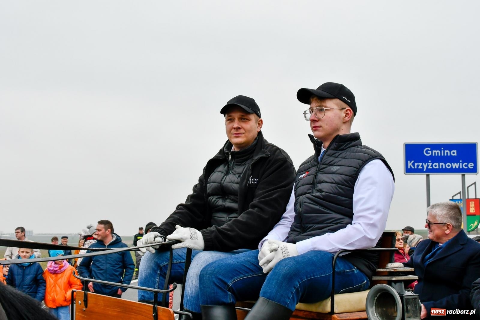 Zdjęcie w galerii na portalu naszraciborz.pl: Procesja wielkanocna w Bieńkowicach. Rajtowanie z średniowiecznym rodowodem [FOTO i WIDEO] wiadomości z regionu