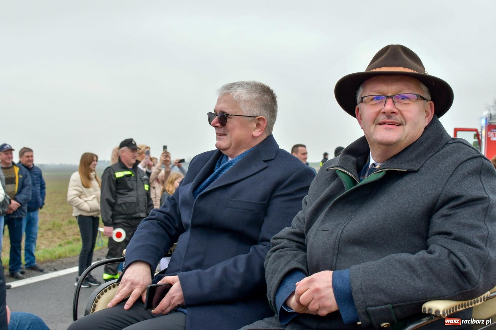 Zdjęcie w galerii na portalu naszraciborz.pl: Procesja wielkanocna w Bieńkowicach. Rajtowanie z średniowiecznym rodowodem [FOTO i WIDEO] wiadomości z regionu