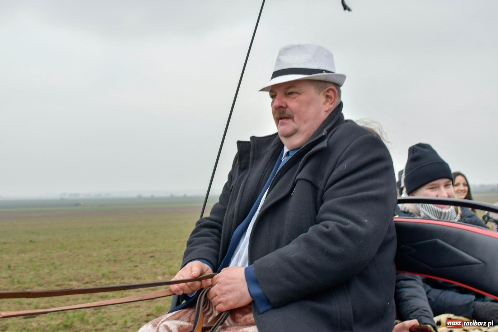 Zdjęcie w galerii na portalu naszraciborz.pl: Procesja wielkanocna w Bieńkowicach. Rajtowanie z średniowiecznym rodowodem [FOTO i WIDEO] wiadomości z regionu