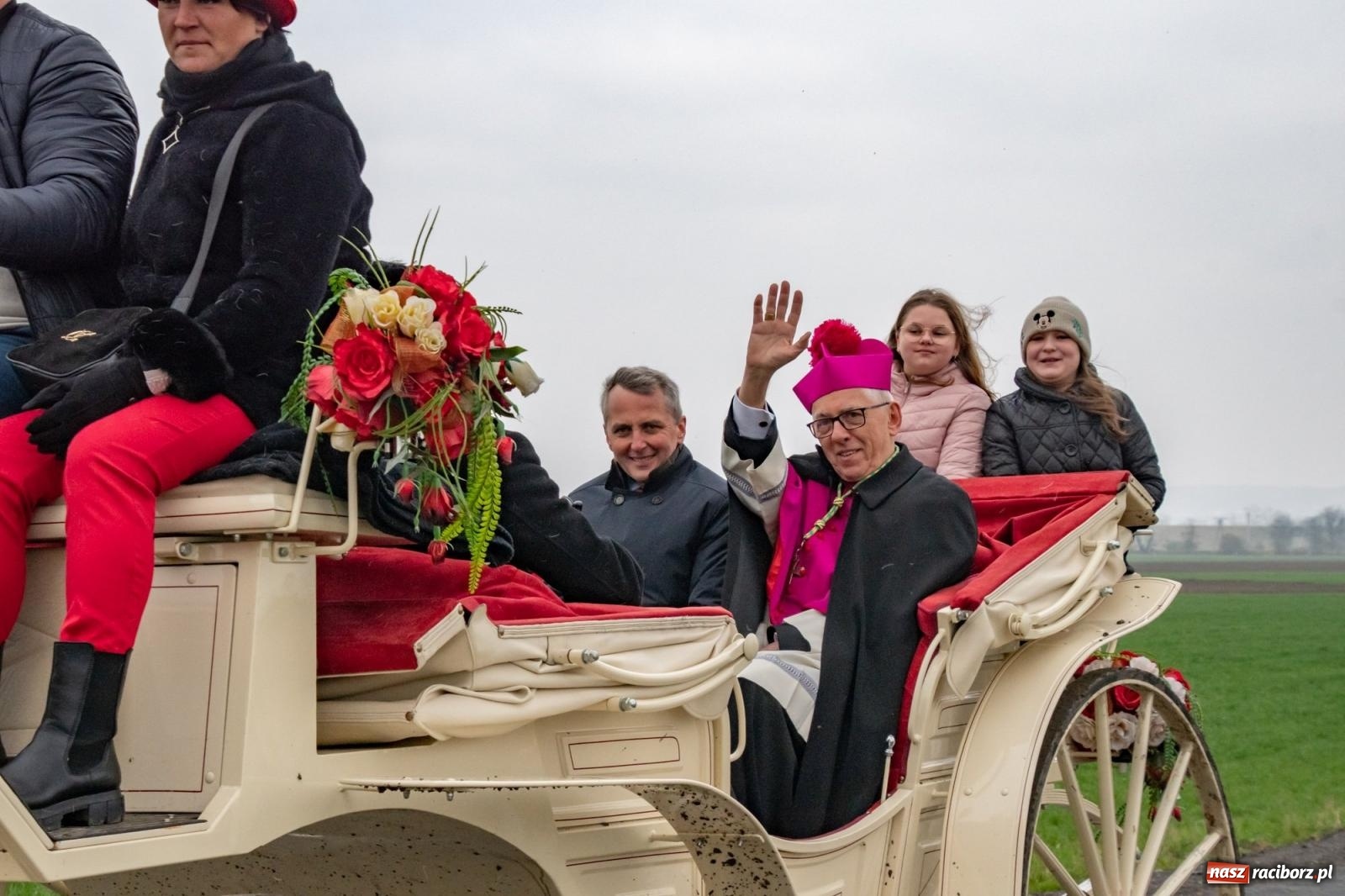 Zdjęcie w galerii na portalu naszraciborz.pl: Z pokolenia na pokolenie. Procesja wielkanocna w Sudole [FOTO i WIDEO] wiadomości z regionu