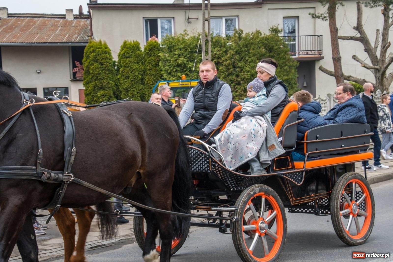 Zdjęcie w galerii na portalu naszraciborz.pl: Z pokolenia na pokolenie. Procesja wielkanocna w Sudole [FOTO i WIDEO] wiadomości z regionu