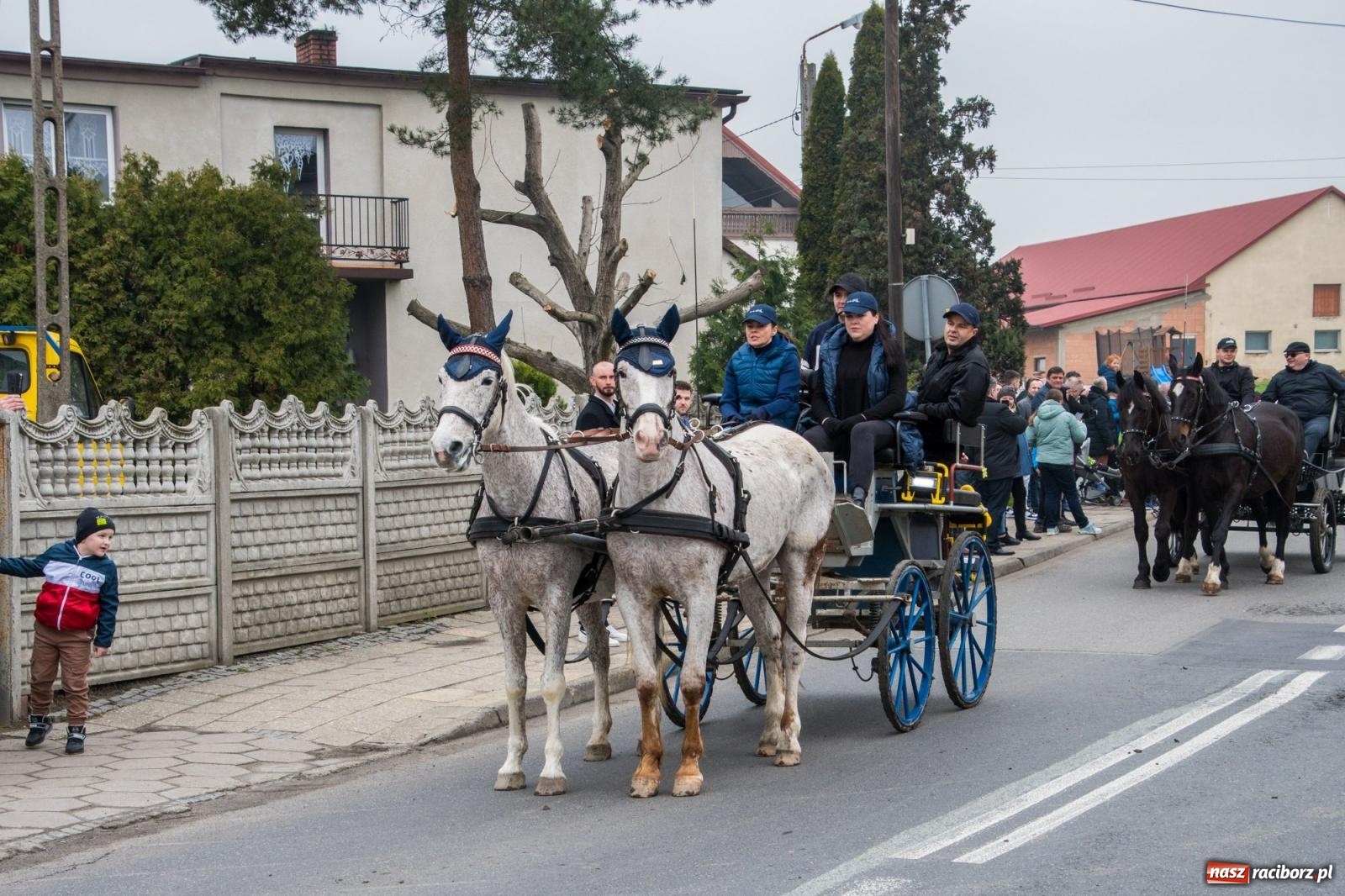 Zdjęcie w galerii na portalu naszraciborz.pl: Z pokolenia na pokolenie. Procesja wielkanocna w Sudole [FOTO i WIDEO] wiadomości z regionu