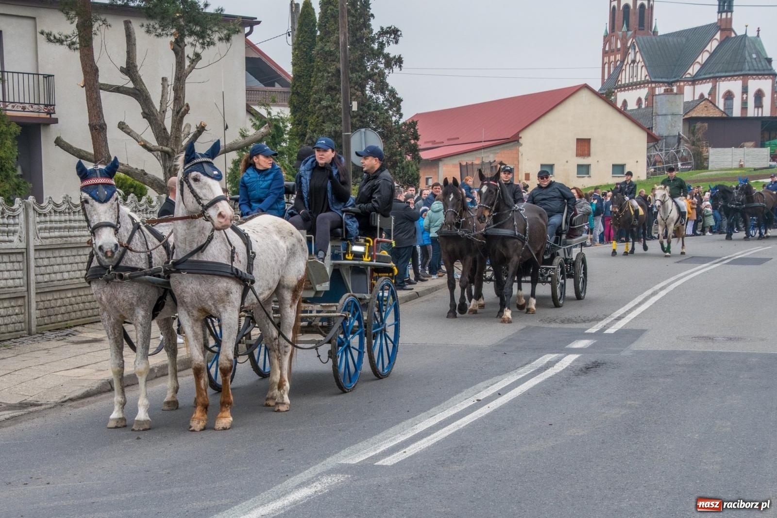 Zdjęcie w galerii na portalu naszraciborz.pl: Z pokolenia na pokolenie. Procesja wielkanocna w Sudole [FOTO i WIDEO] wiadomości z regionu