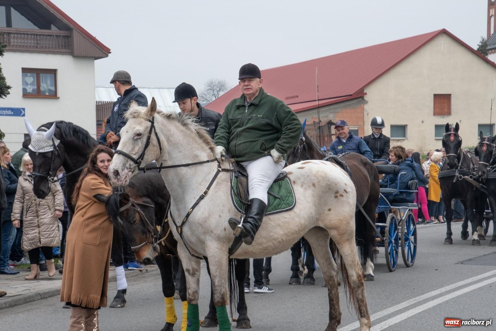 Zdjęcie w galerii na portalu naszraciborz.pl: Z pokolenia na pokolenie. Procesja wielkanocna w Sudole [FOTO i WIDEO] wiadomości z regionu