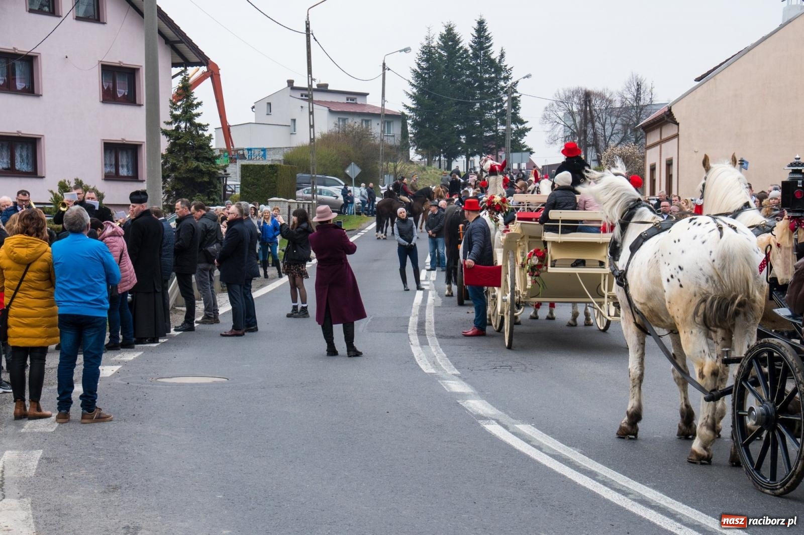 Zdjęcie w galerii na portalu naszraciborz.pl: Z pokolenia na pokolenie. Procesja wielkanocna w Sudole [FOTO i WIDEO] wiadomości z regionu