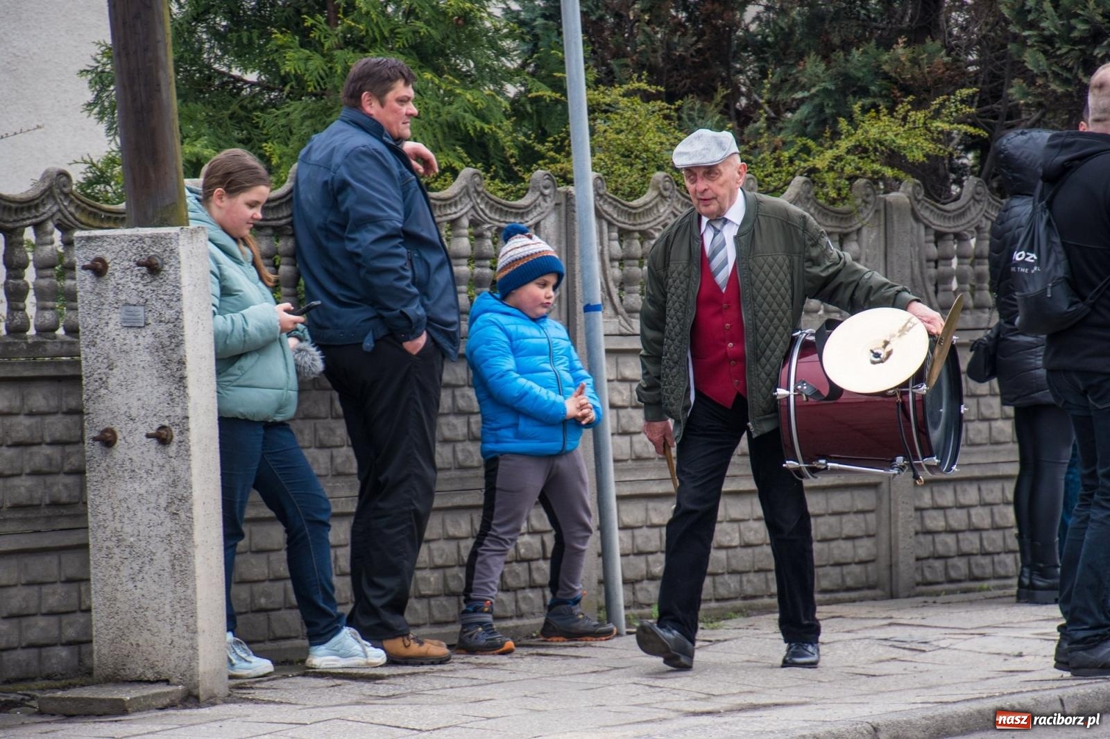 Zdjęcie w galerii na portalu naszraciborz.pl: Z pokolenia na pokolenie. Procesja wielkanocna w Sudole [FOTO i WIDEO] wiadomości z regionu