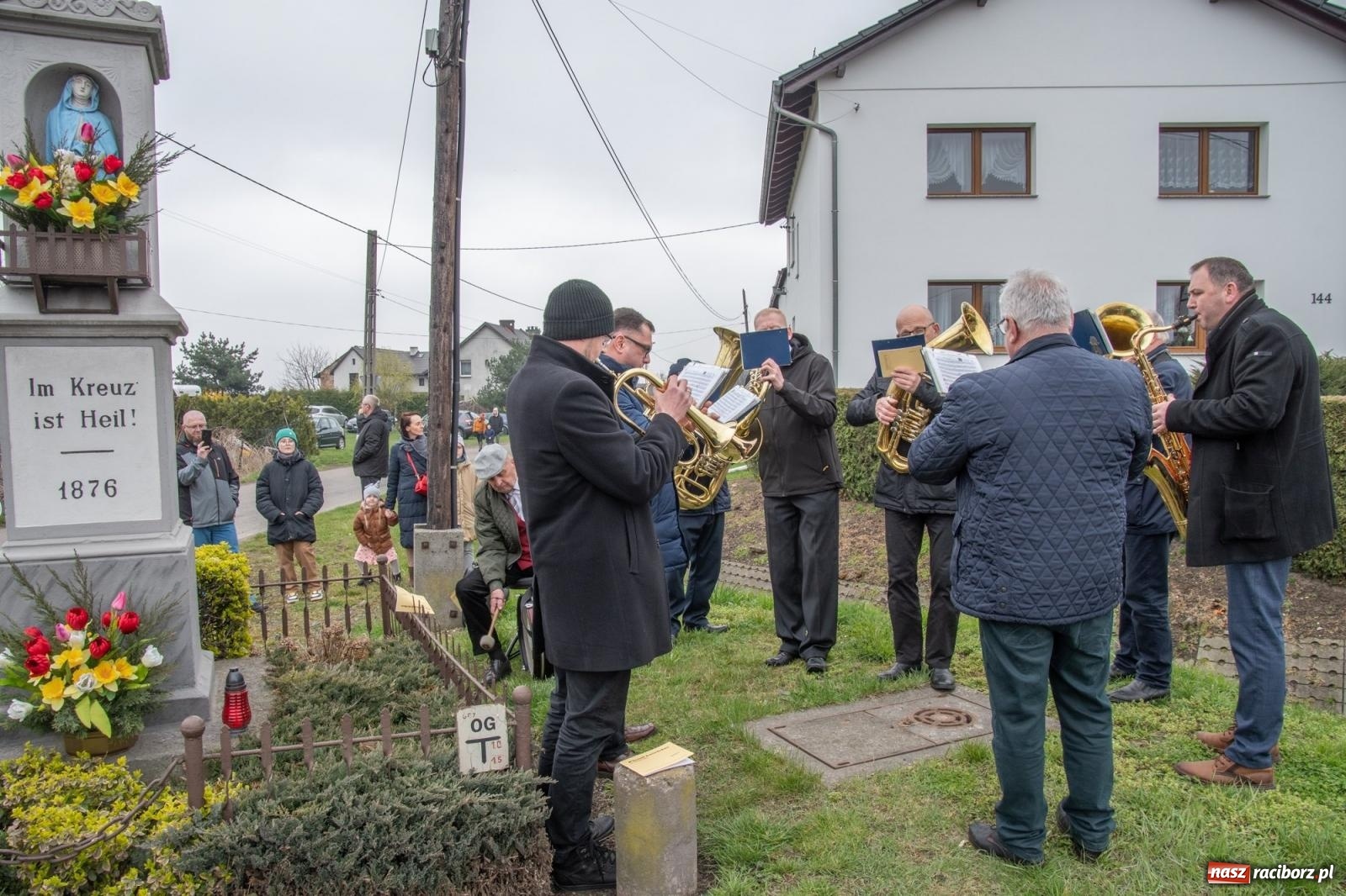 Zdjęcie w galerii na portalu naszraciborz.pl: Z pokolenia na pokolenie. Procesja wielkanocna w Sudole [FOTO i WIDEO] wiadomości z regionu