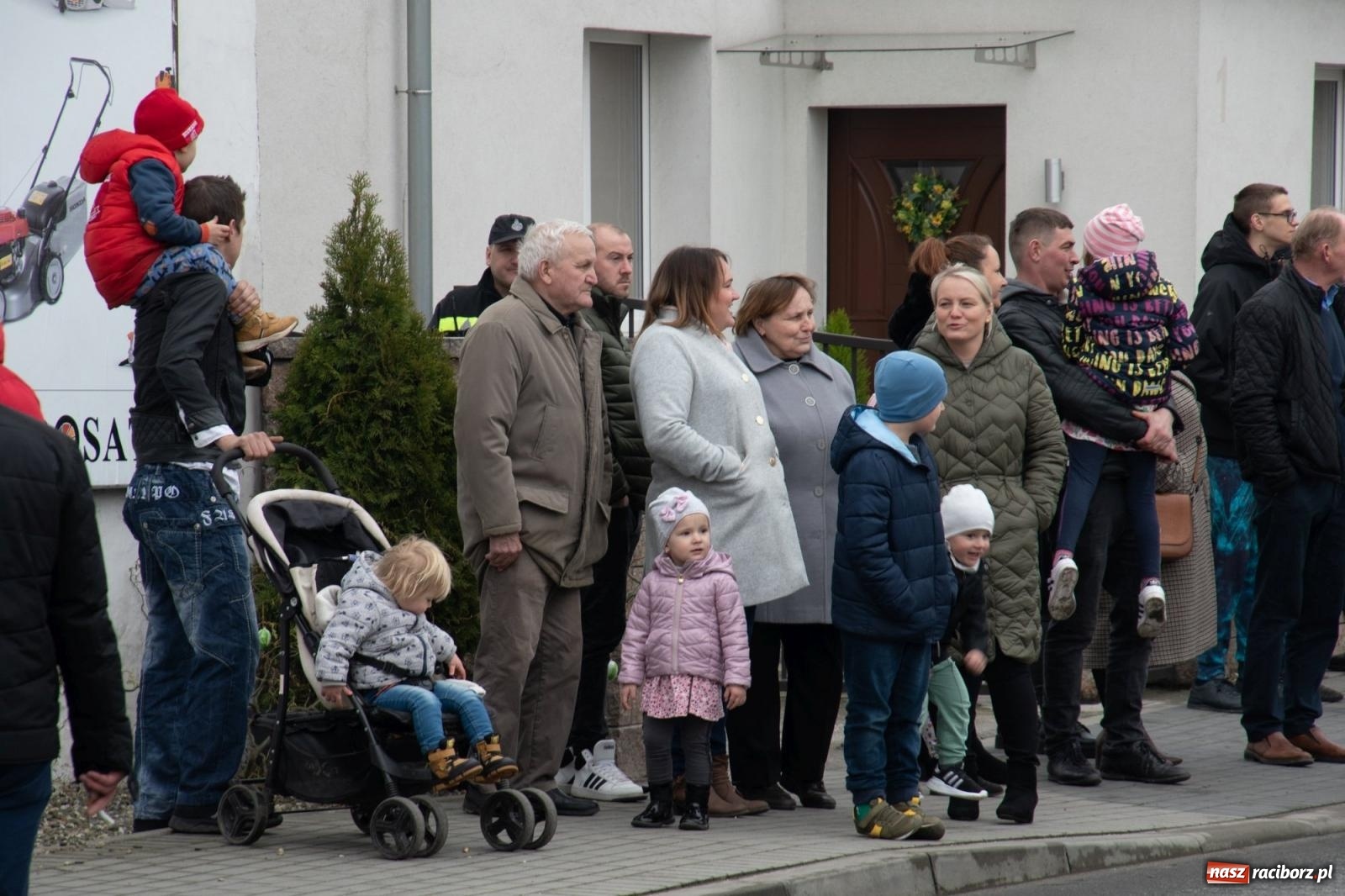 Zdjęcie w galerii na portalu naszraciborz.pl: Z pokolenia na pokolenie. Procesja wielkanocna w Sudole [FOTO i WIDEO] wiadomości z regionu