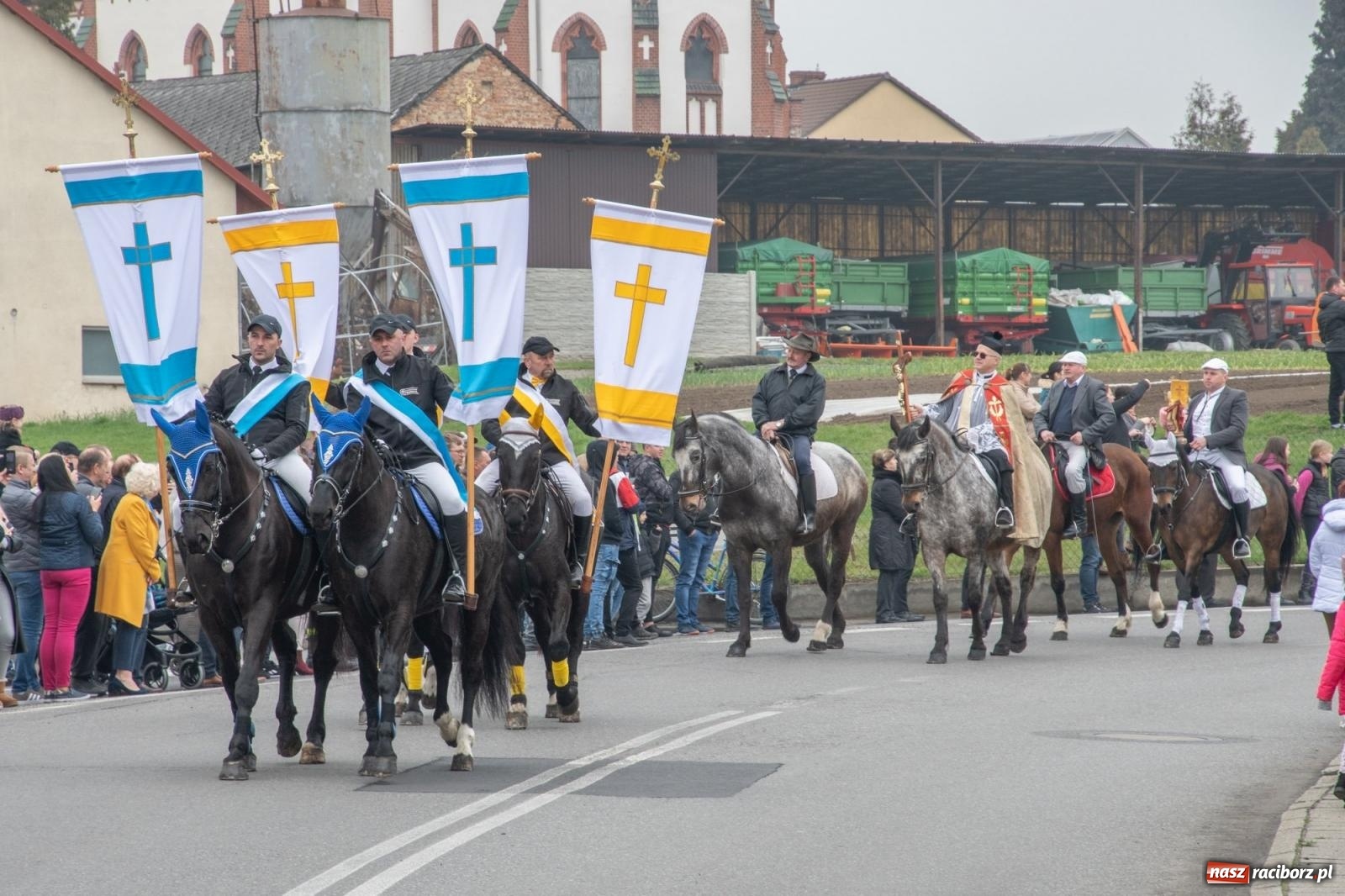 Zdjęcie w galerii na portalu naszraciborz.pl: Z pokolenia na pokolenie. Procesja wielkanocna w Sudole [FOTO i WIDEO] wiadomości z regionu