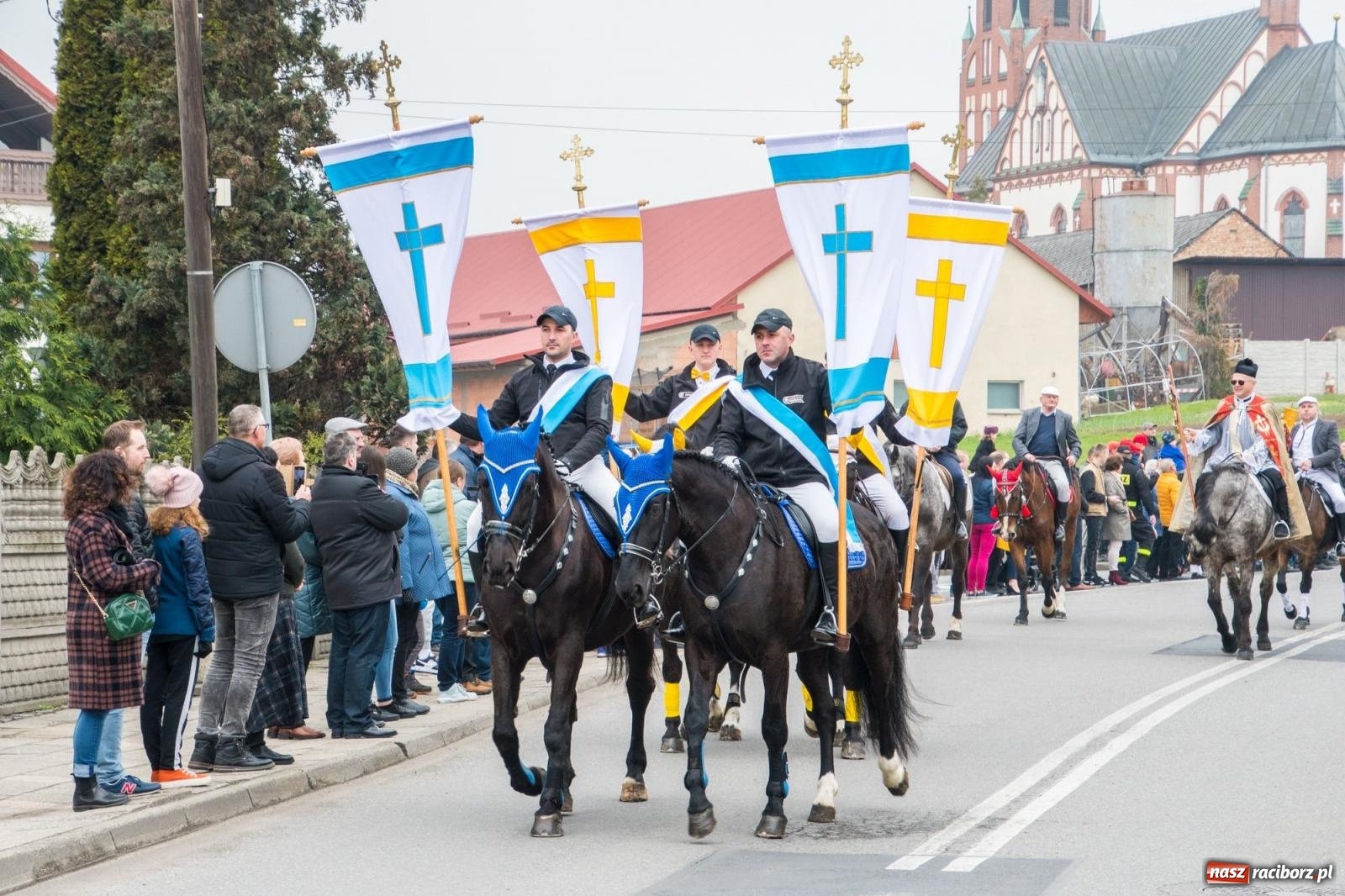 Zdjęcie w galerii na portalu naszraciborz.pl: Z pokolenia na pokolenie. Procesja wielkanocna w Sudole [FOTO i WIDEO] wiadomości z regionu